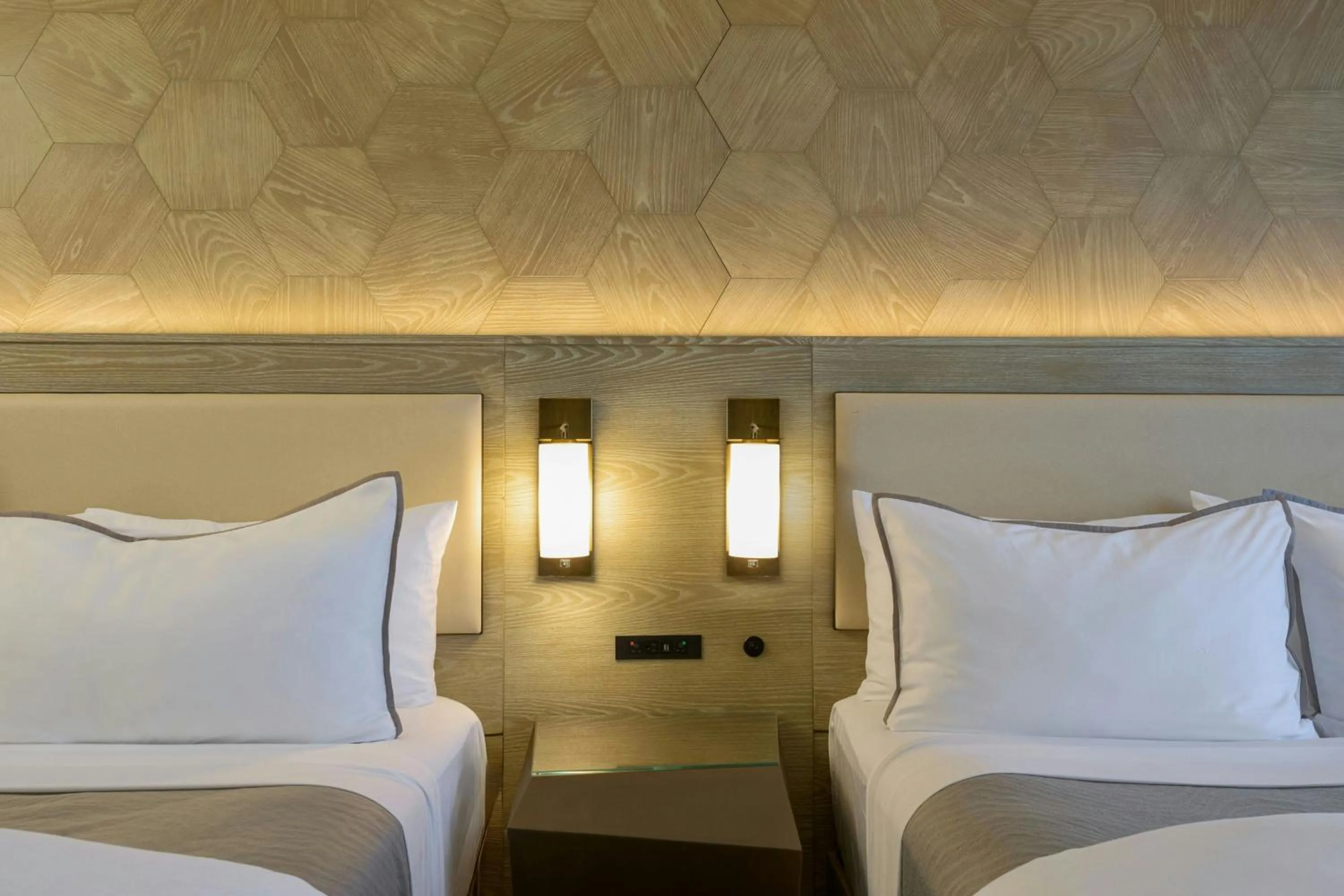 Photo of the whole room, Bed in The Westin Atlanta Airport