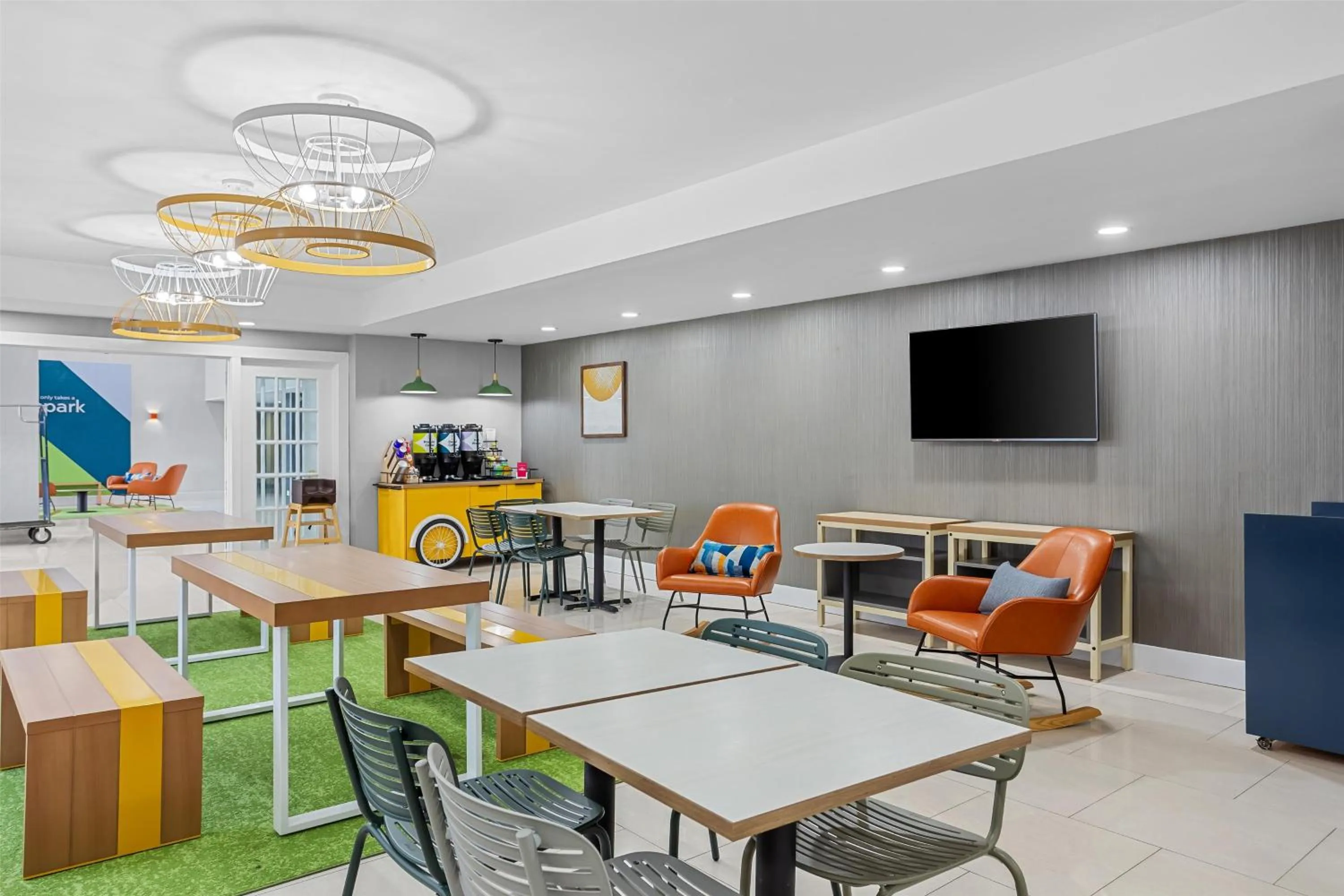 Breakfast in Spark by Hilton Des Plaines Chicago O'Hare