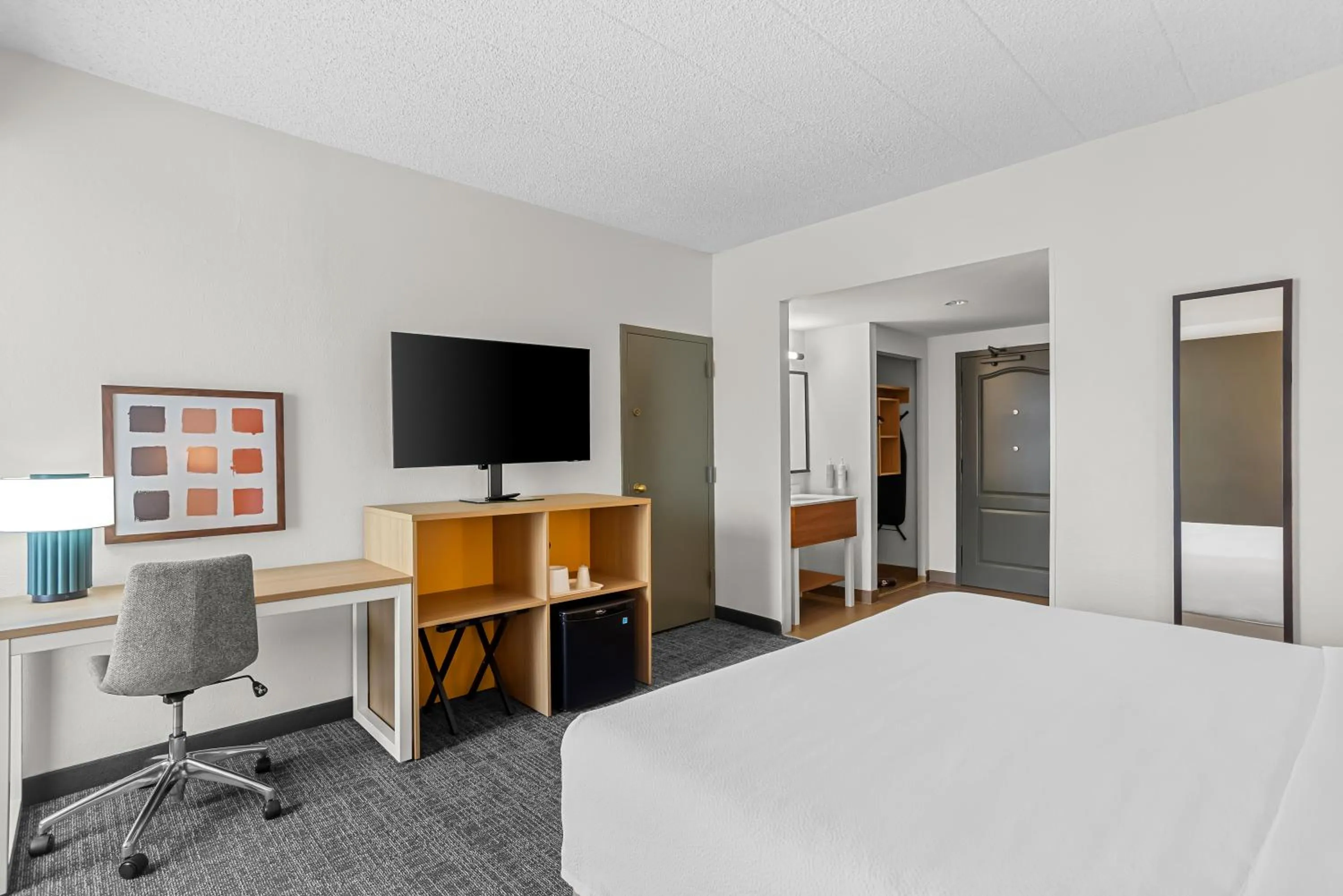 Photo of the whole room, Bed in Spark by Hilton Des Plaines Chicago O'Hare