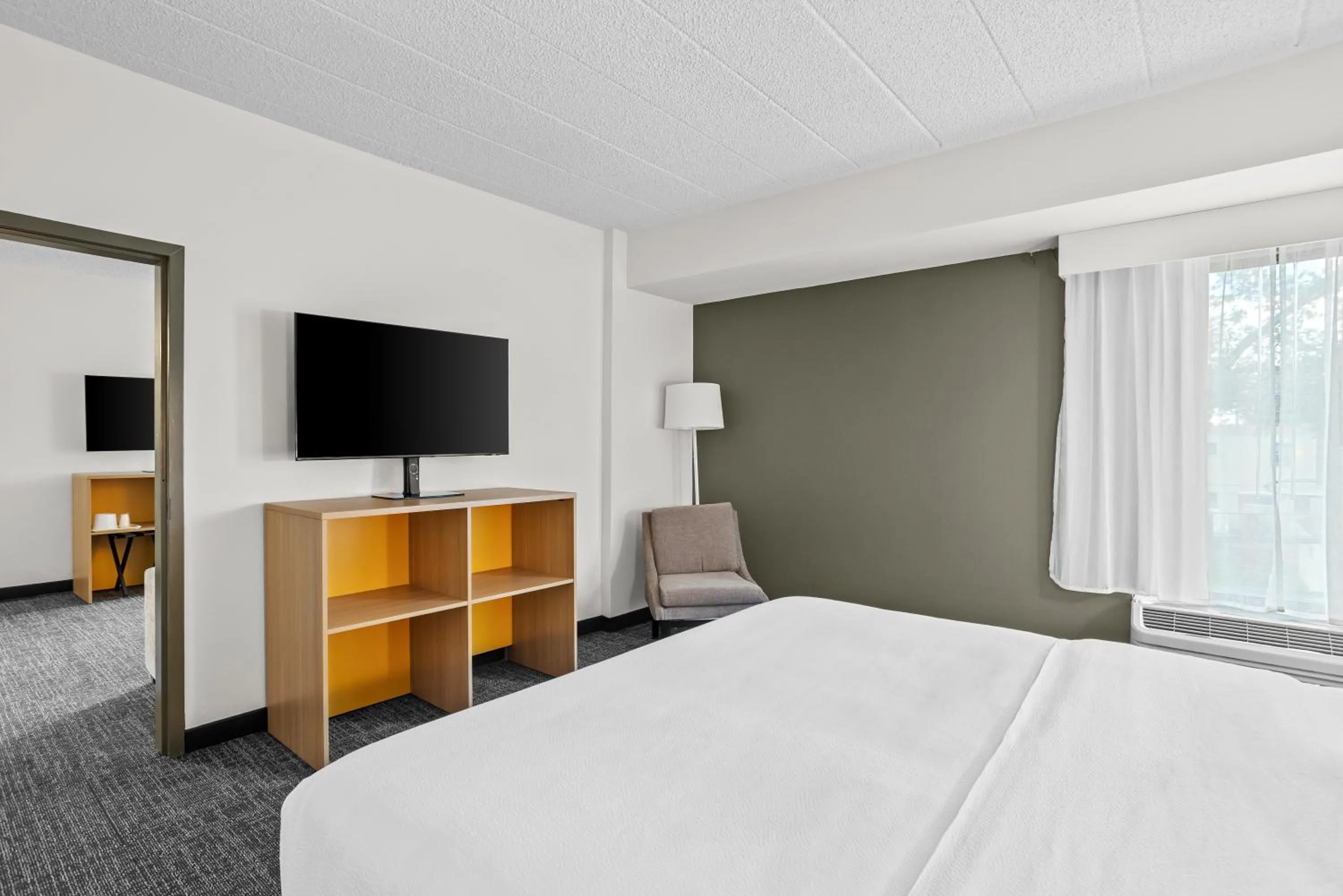 Bedroom, Bed in Spark by Hilton Des Plaines Chicago O'Hare