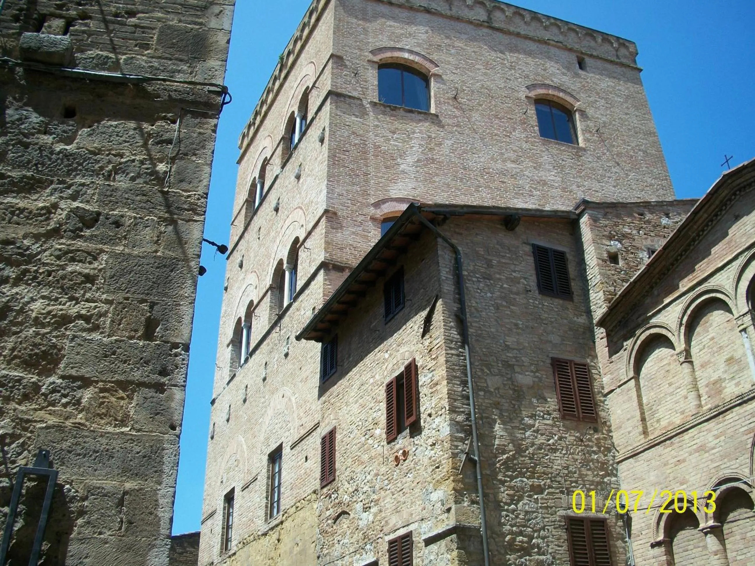 Facade/entrance in La Torre Nomipesciolini