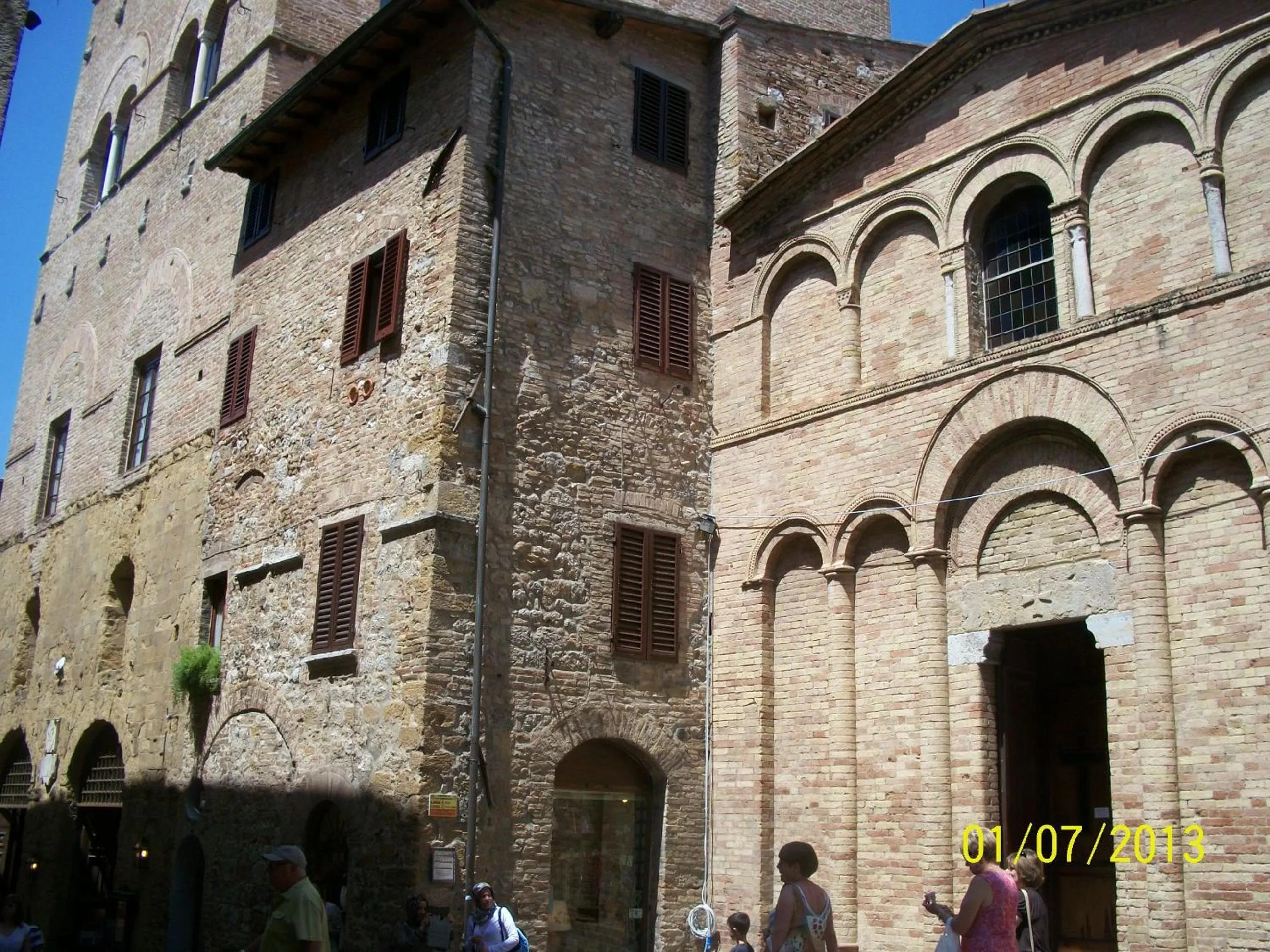 Property building in La Torre Nomipesciolini