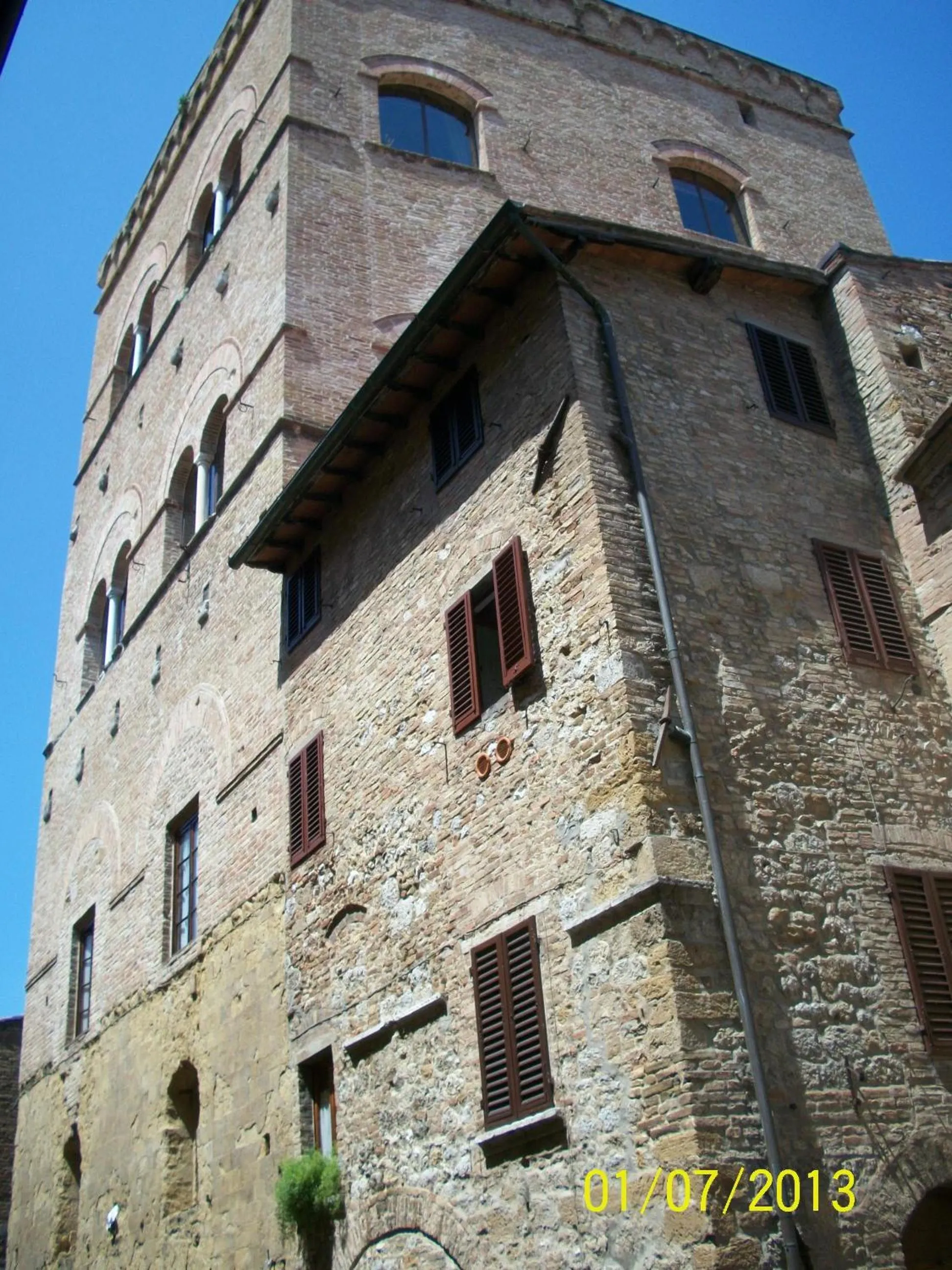 Facade/entrance in La Torre Nomipesciolini