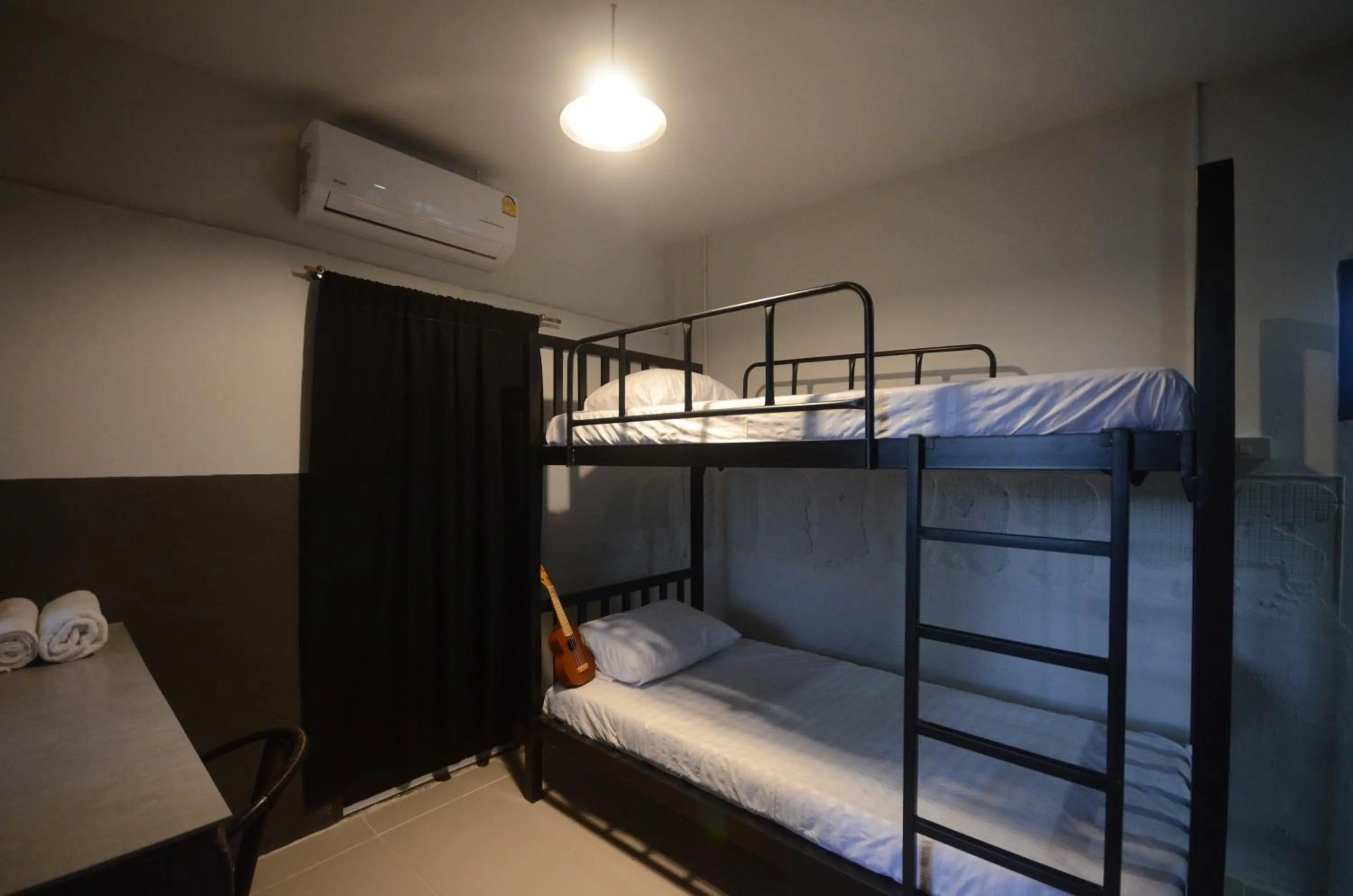 Photo of the whole room, Bed in Suandok History House