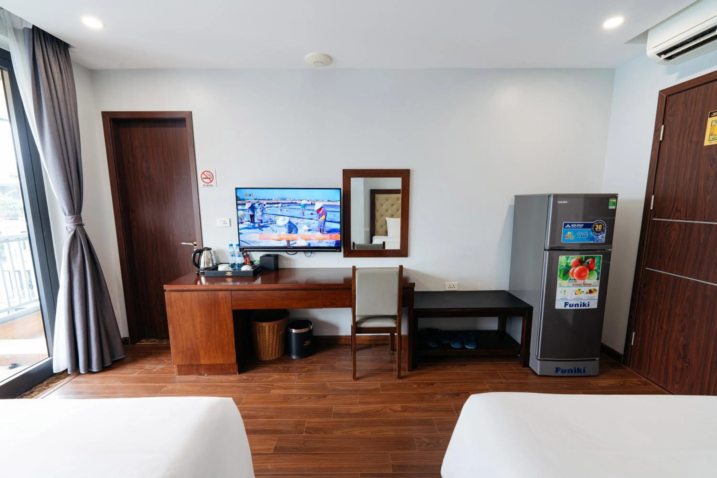 TV and multimedia, Bed in Topone Halong Hotel