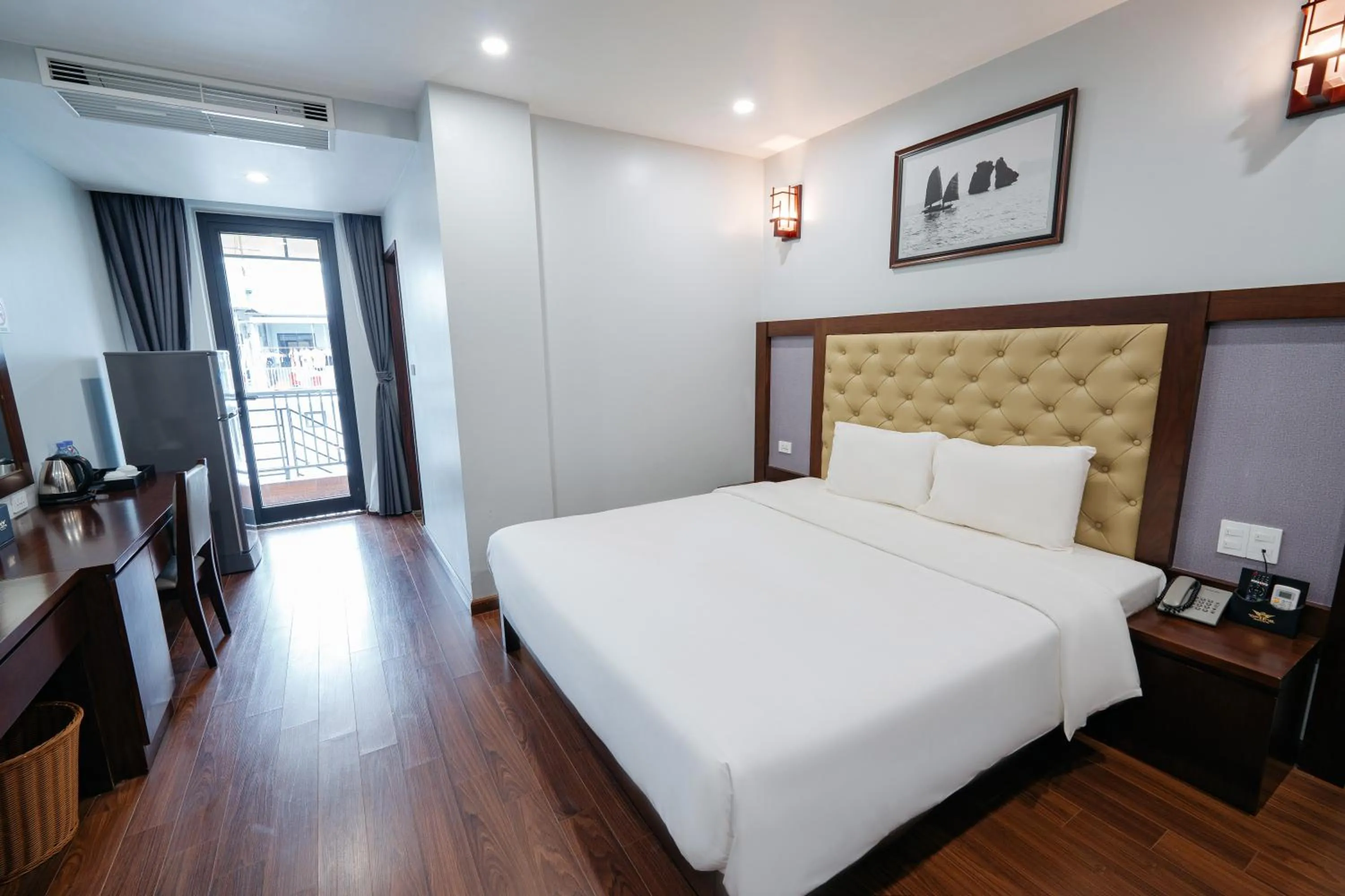 Photo of the whole room, Bed in Topone Halong Hotel