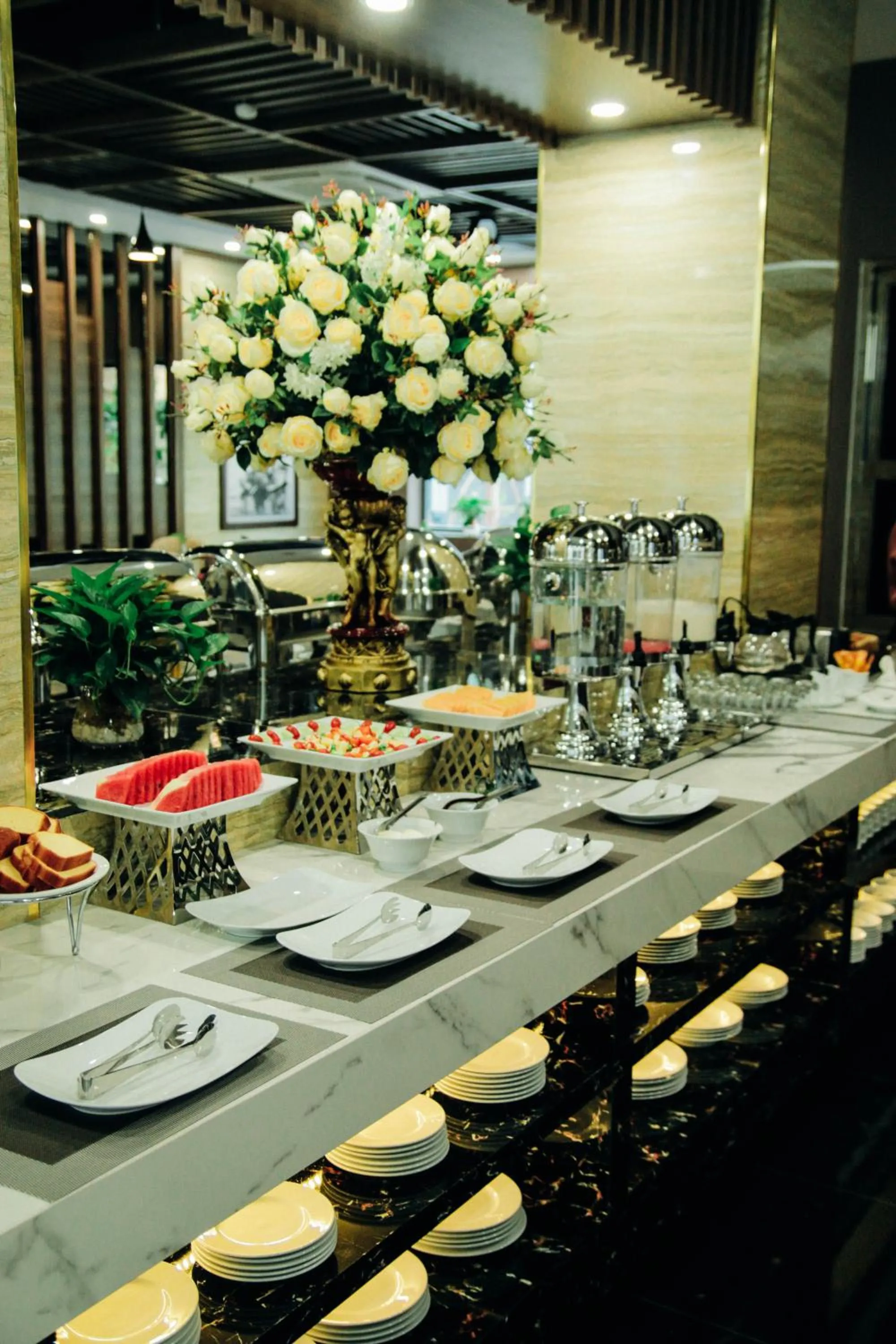 Restaurant/places to eat in Topone Halong Hotel