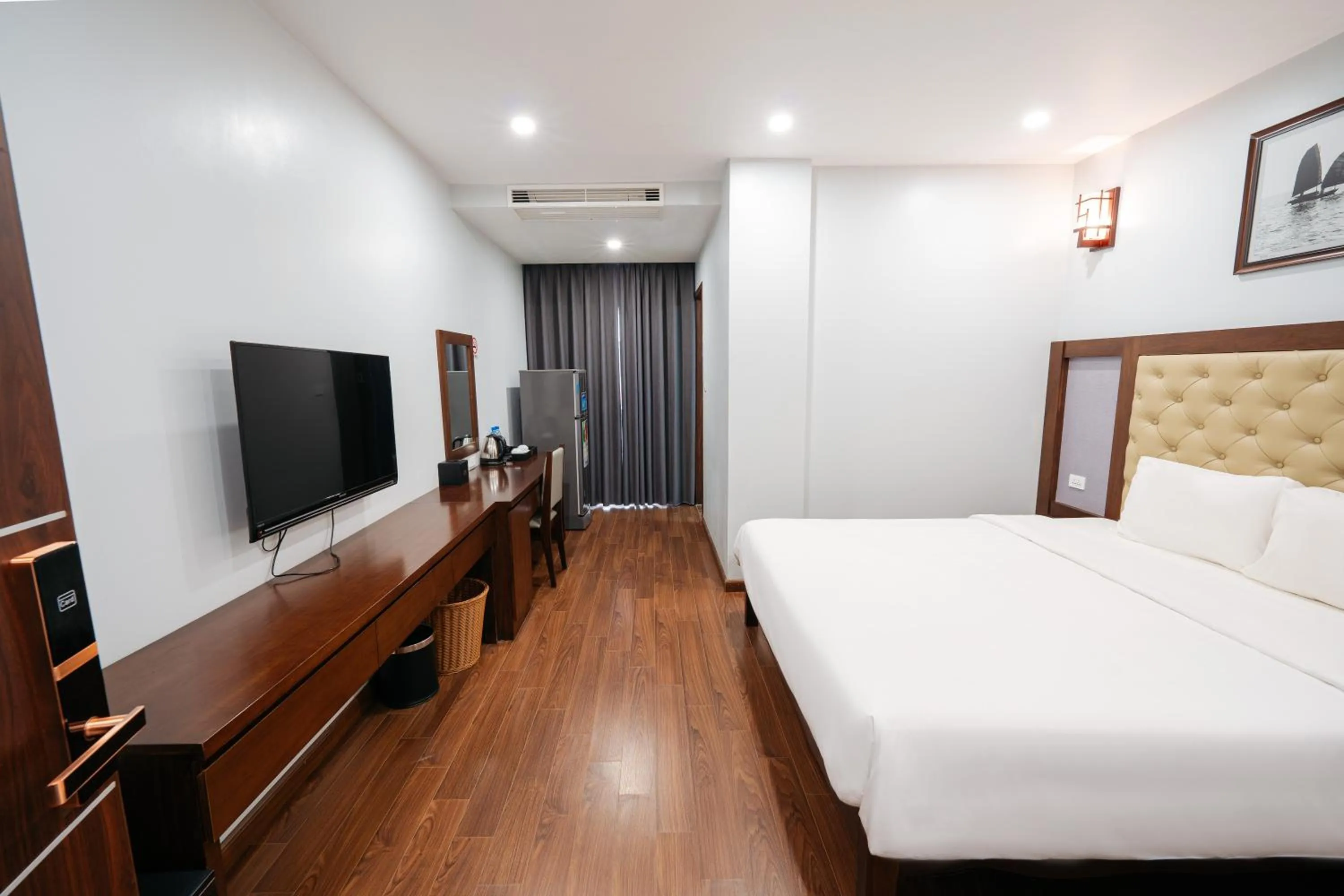 Photo of the whole room, Bed in Topone Halong Hotel
