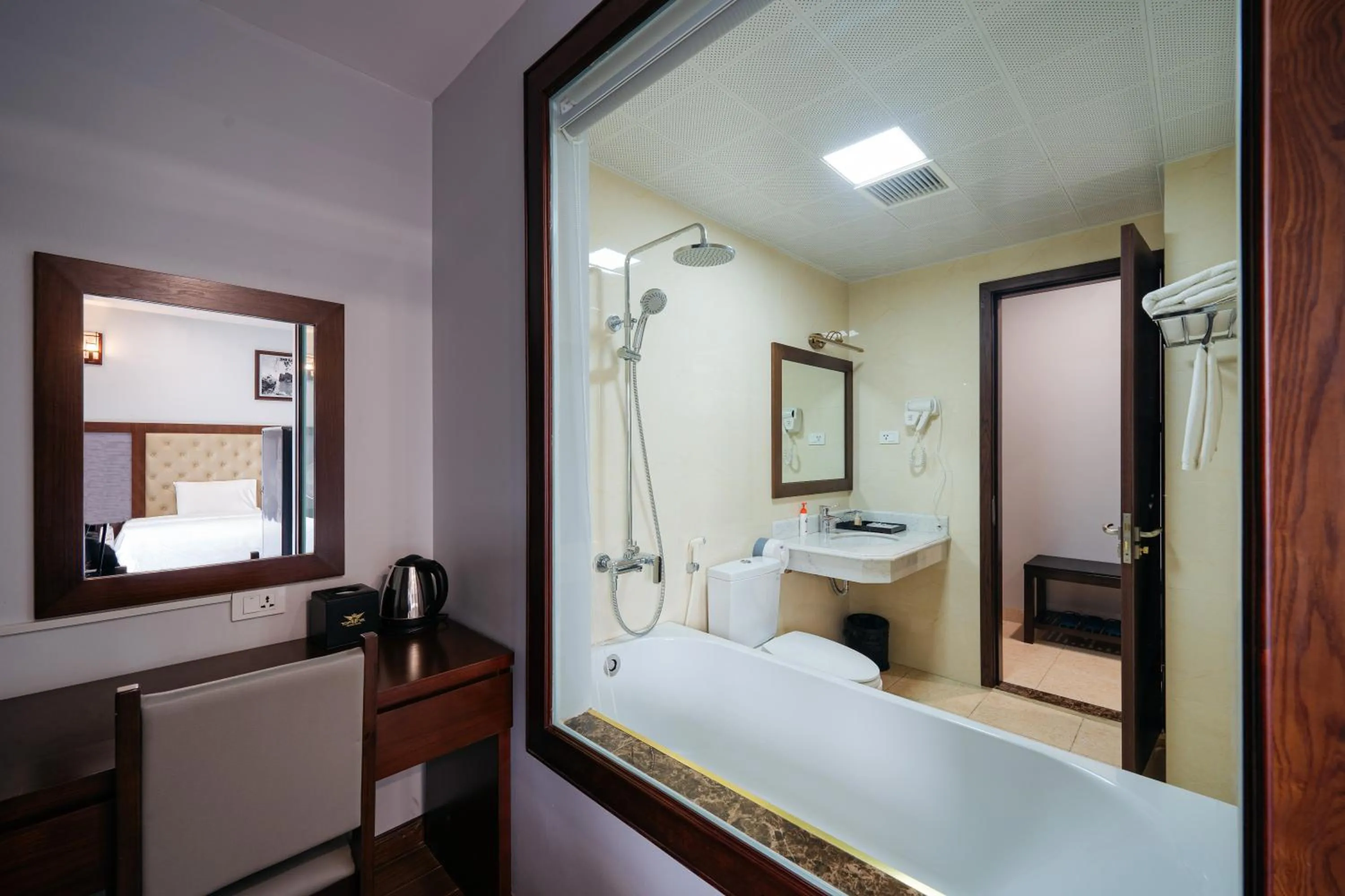 Shower, Bed in Topone Halong Hotel