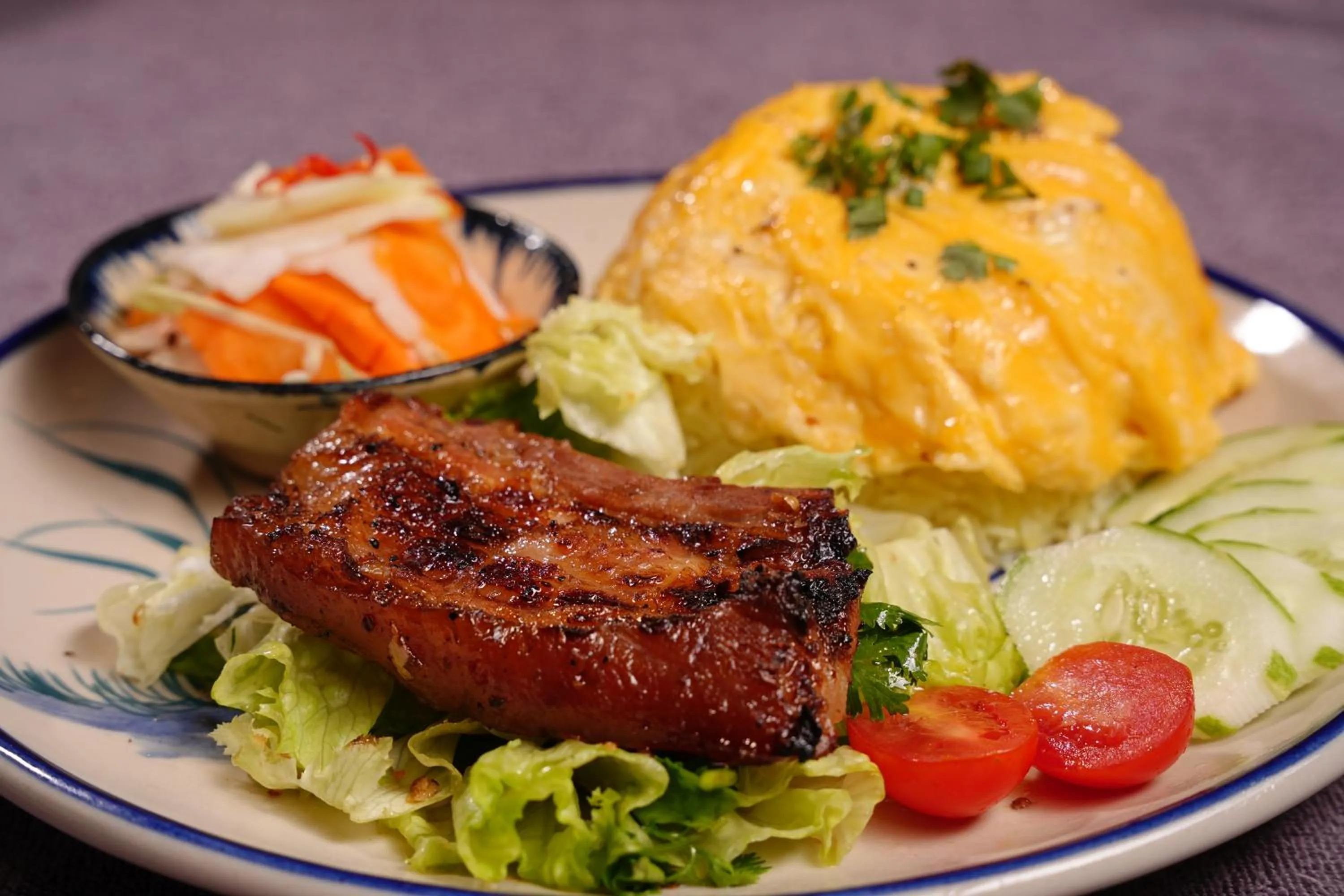 Restaurant/places to eat in Topone Halong Hotel