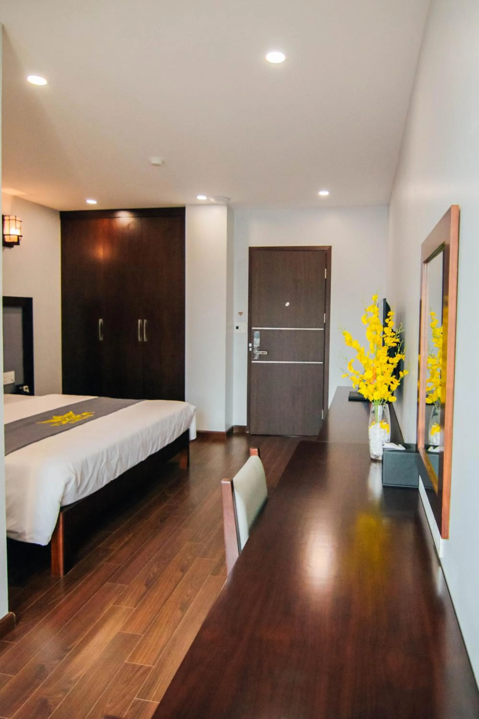 TV and multimedia, Bed in Topone Halong Hotel