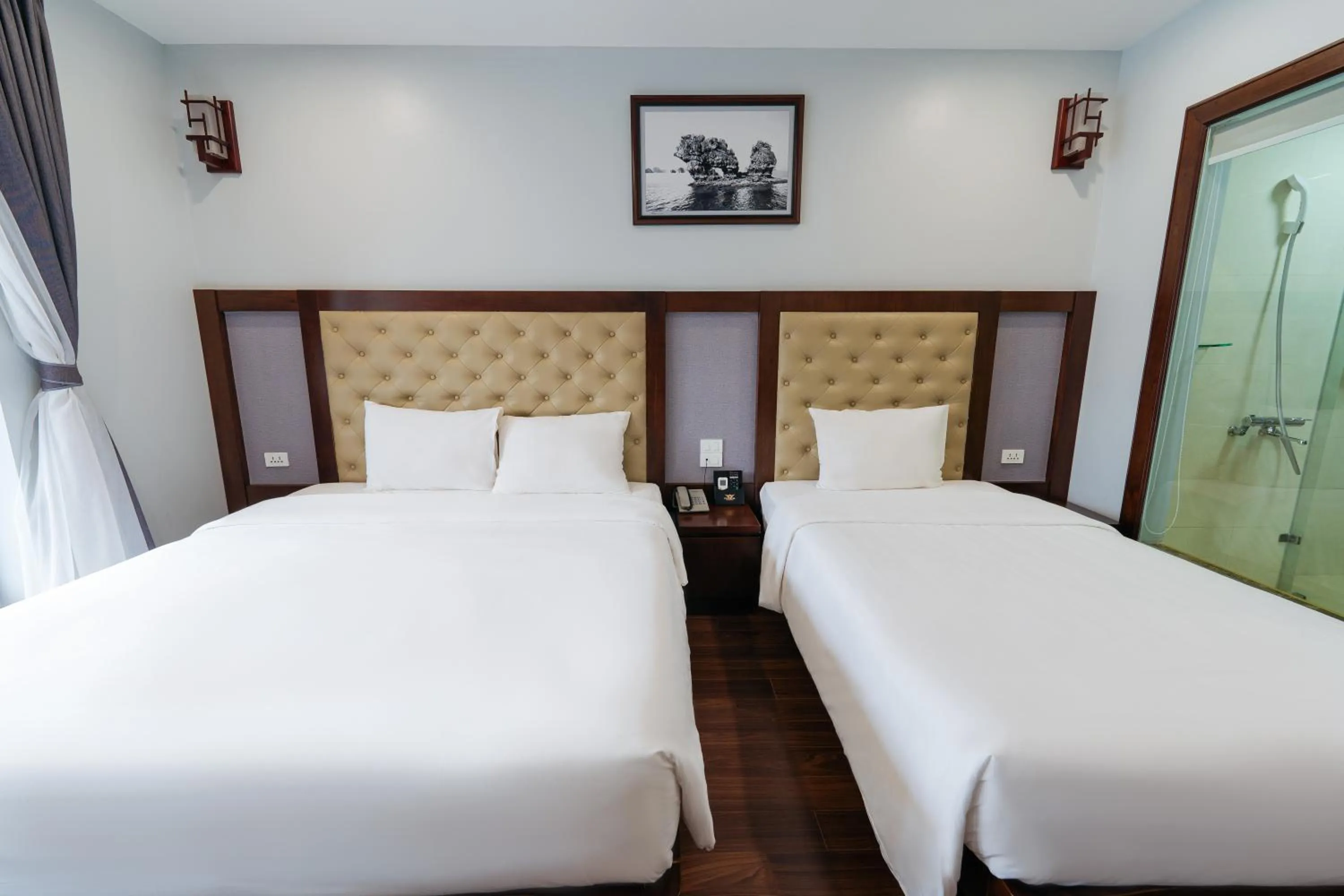 Bedroom, Bed in Topone Halong Hotel