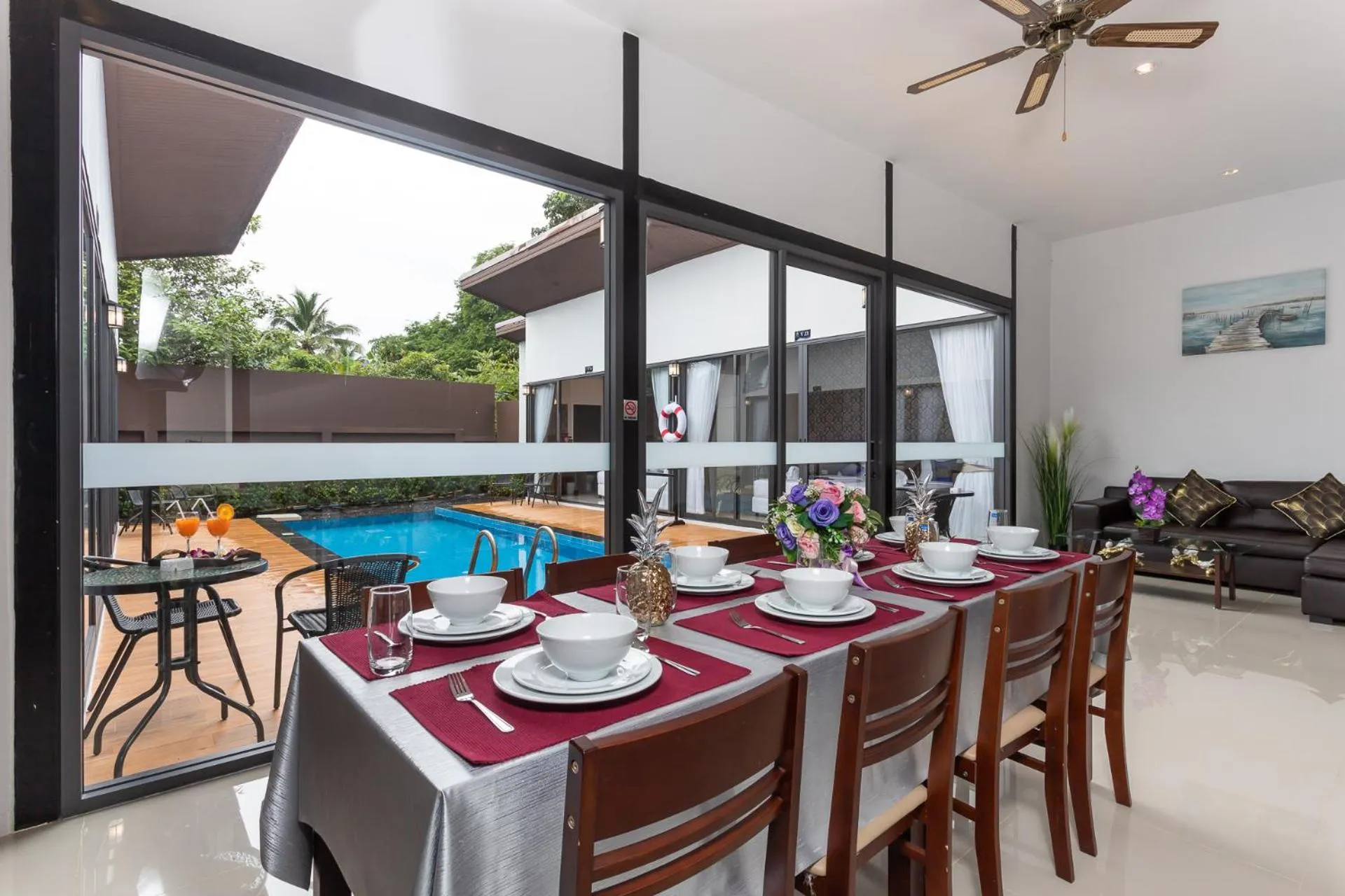 Restaurant/places to eat in The Thames Pool Access Resort & Villa - SHA Extra Plus