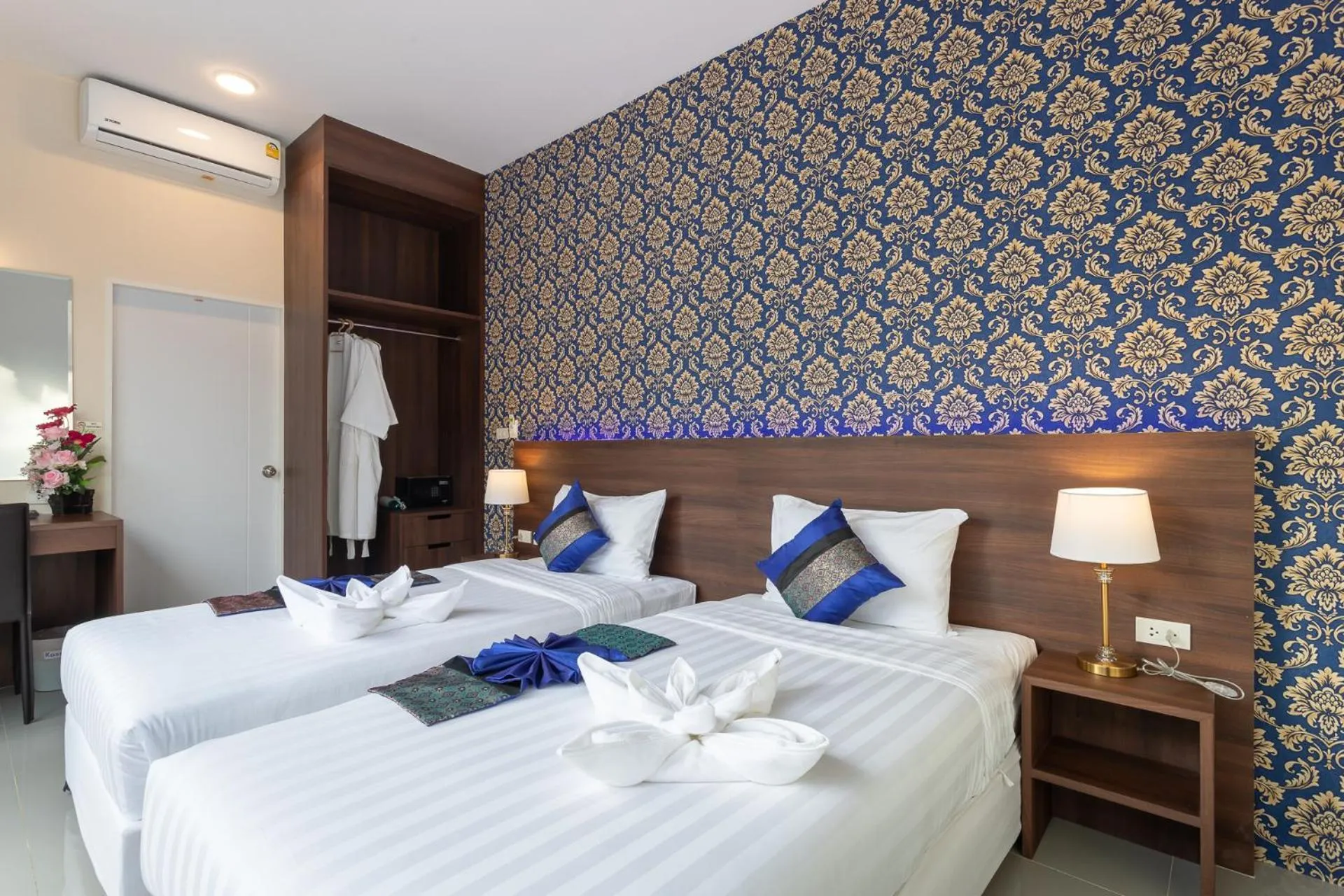 Bed in The Thames Pool Access Resort & Villa - SHA Extra Plus