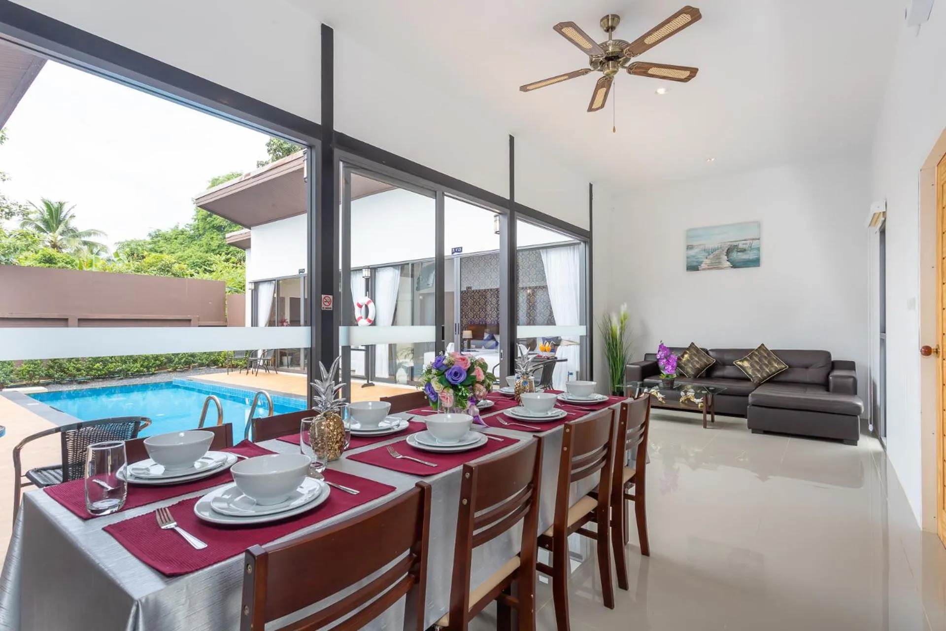 Restaurant/places to eat in The Thames Pool Access Resort & Villa - SHA Extra Plus