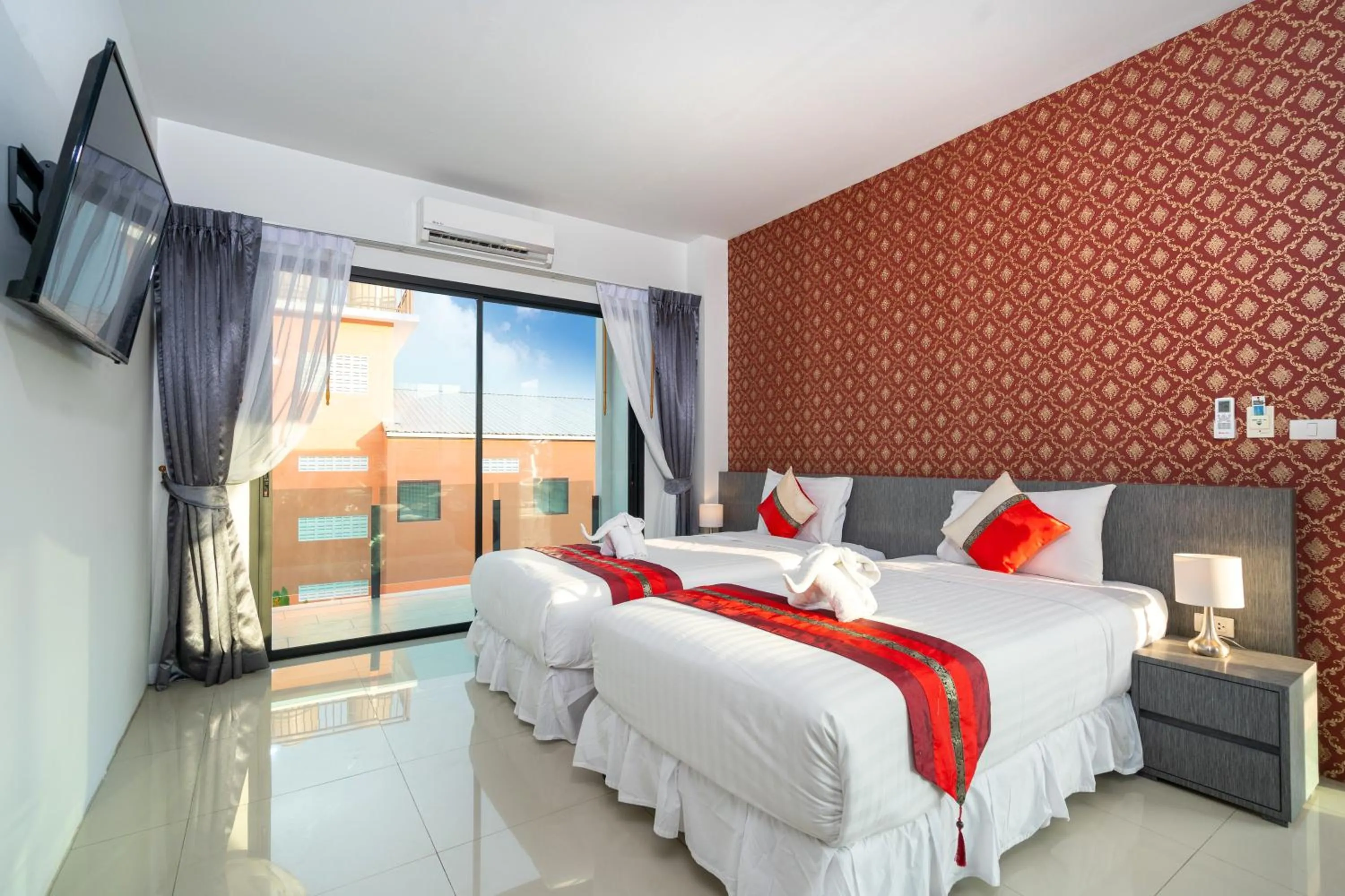 Photo of the whole room, Bed in The Thames Pool Access Resort & Villa - SHA Extra Plus