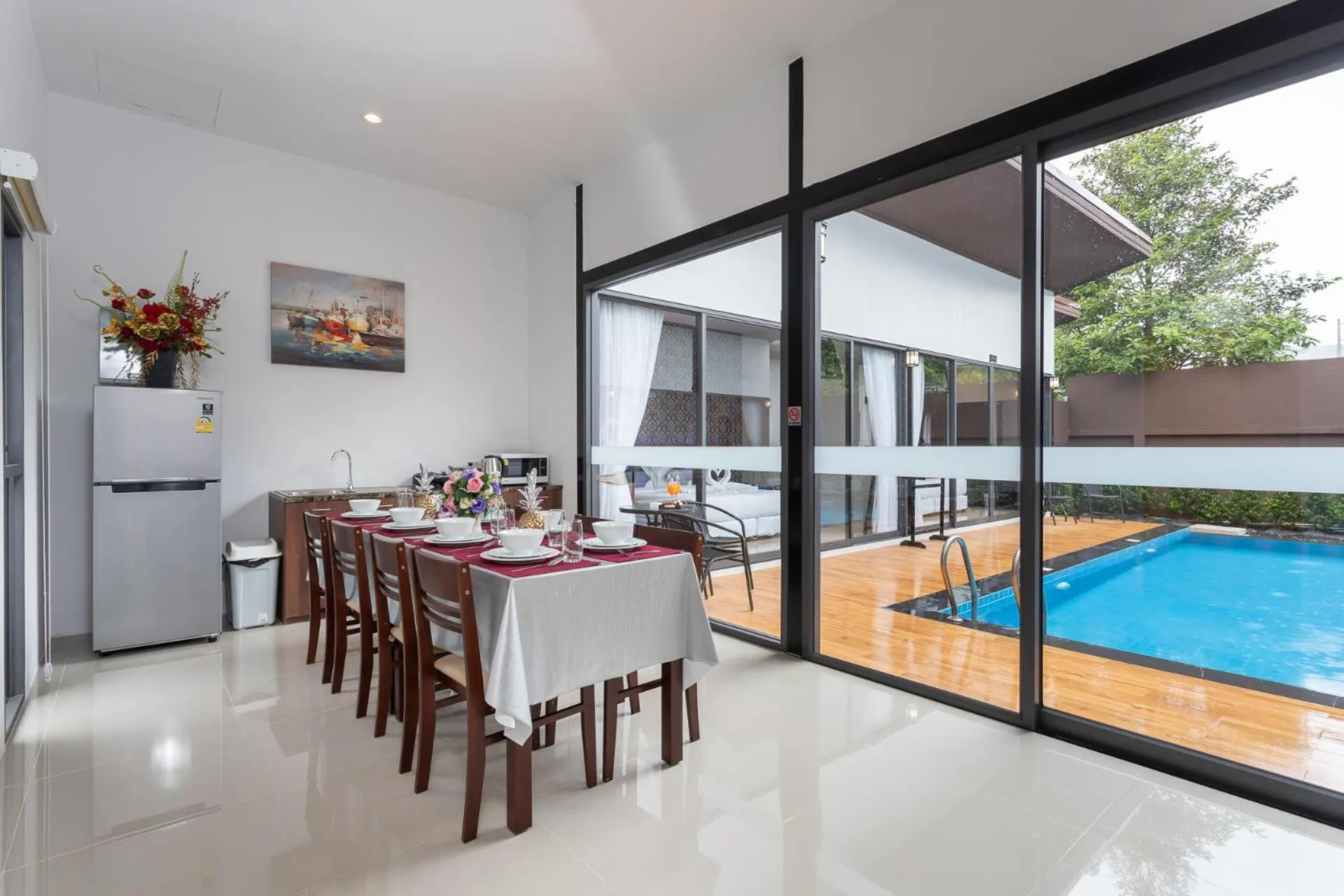 Restaurant/places to eat in The Thames Pool Access Resort & Villa - SHA Extra Plus