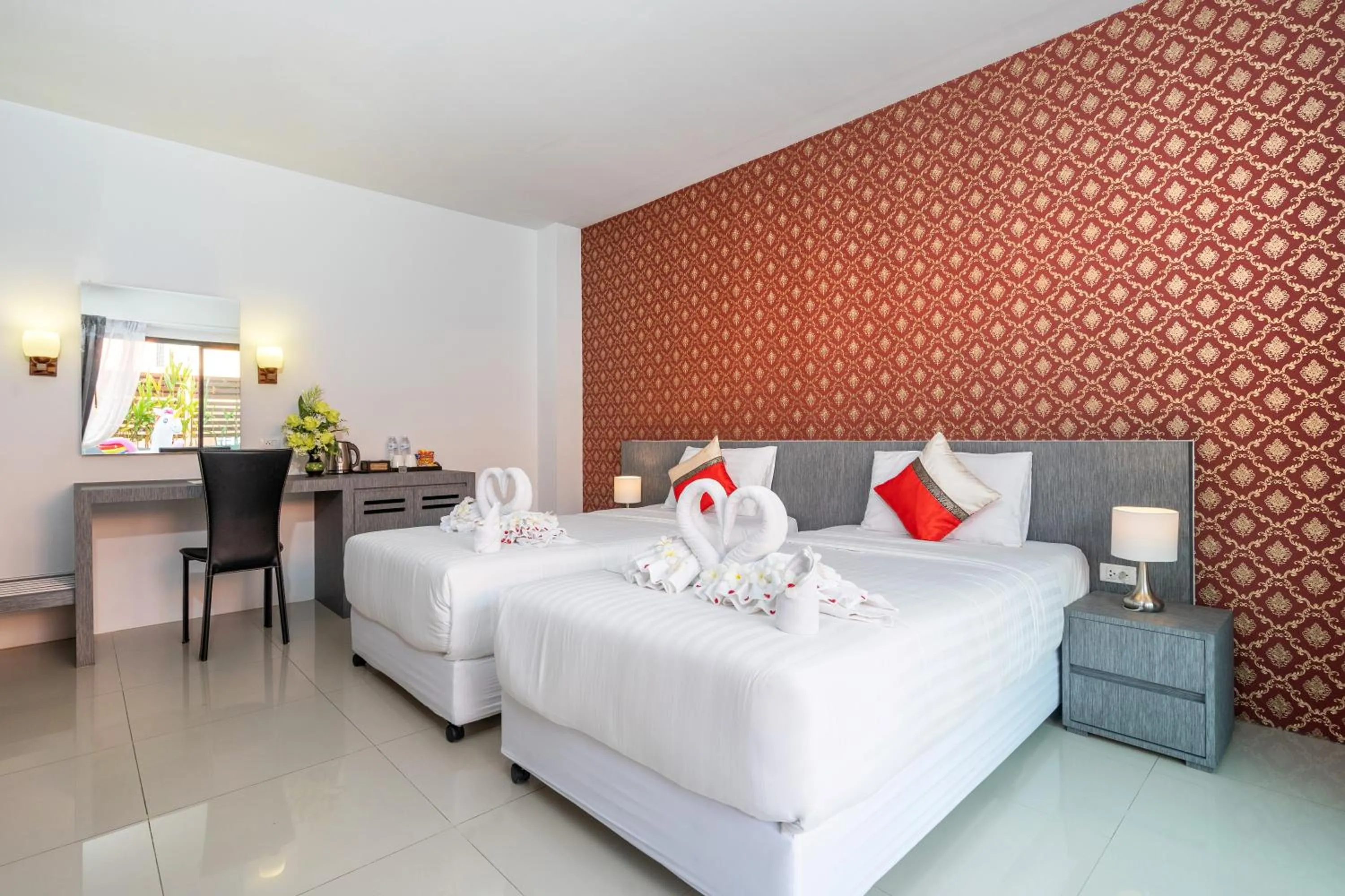 Bed in The Thames Pool Access Resort & Villa - SHA Extra Plus