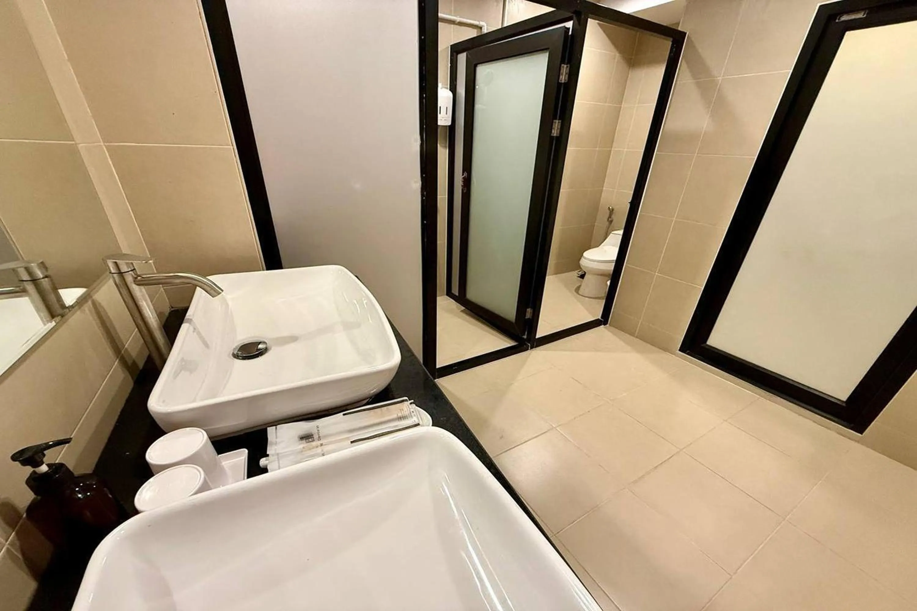 Shower in The Thames Pool Access Resort & Villa - SHA Extra Plus