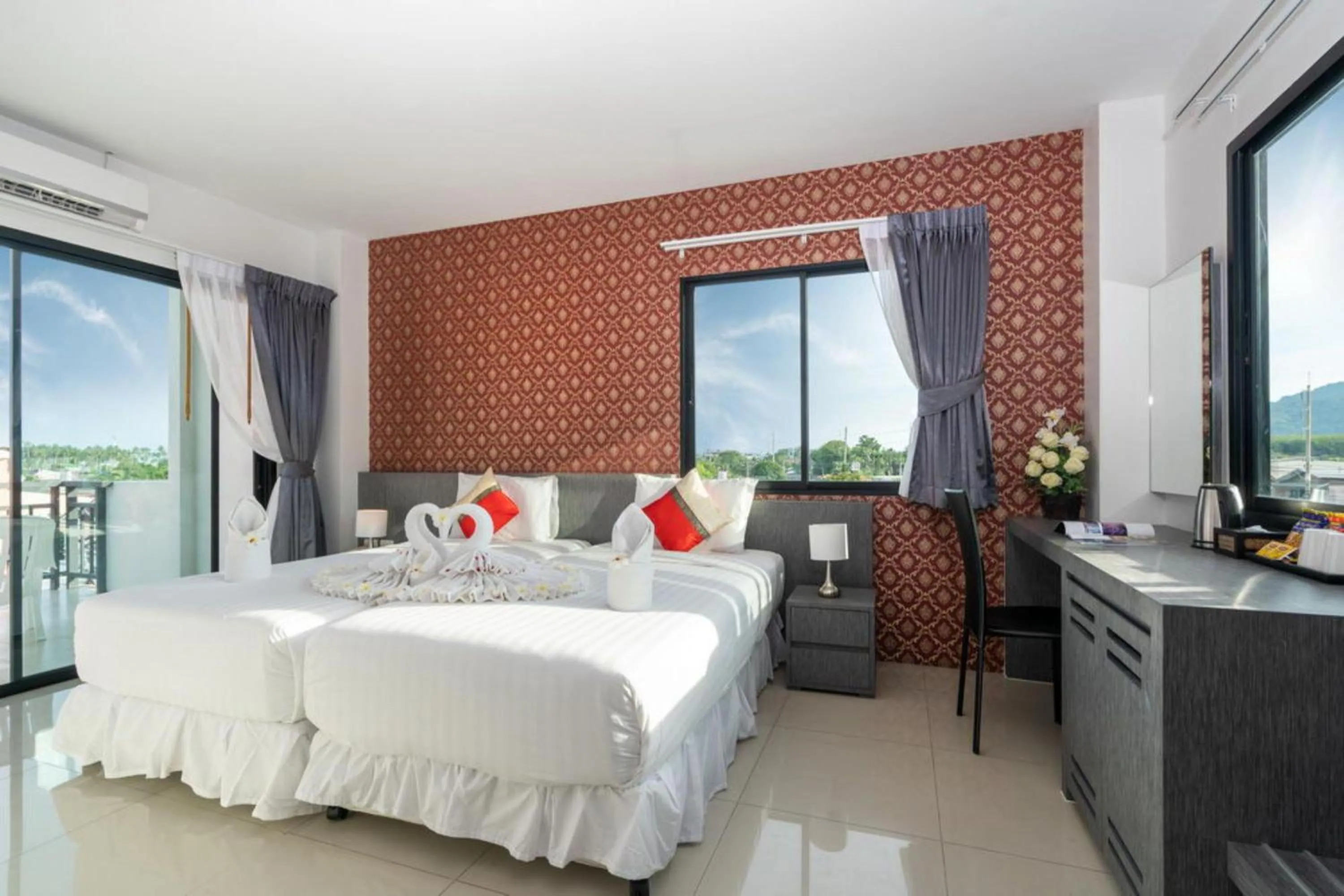 Bed in The Thames Pool Access Resort & Villa - SHA Extra Plus