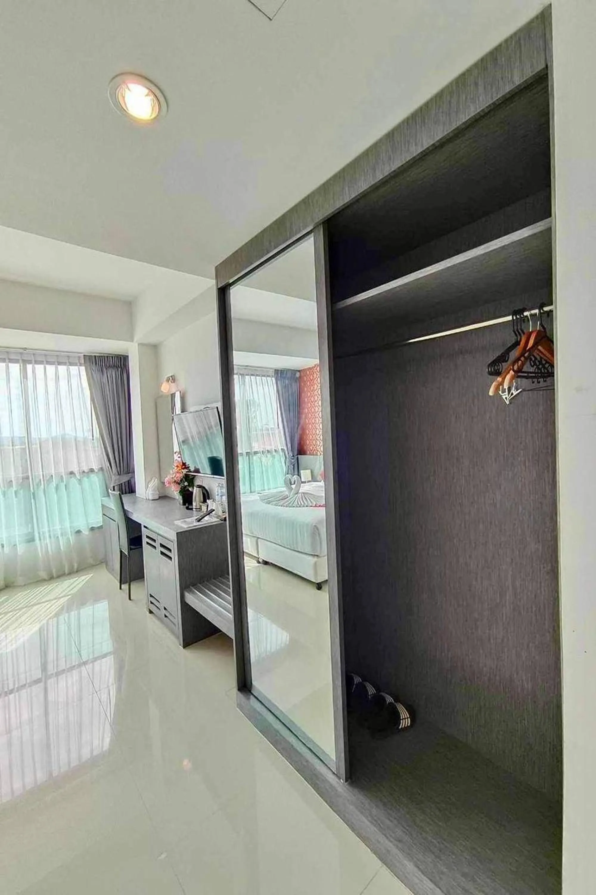 Bedroom, Bed in The Thames Pool Access Resort & Villa - SHA Extra Plus