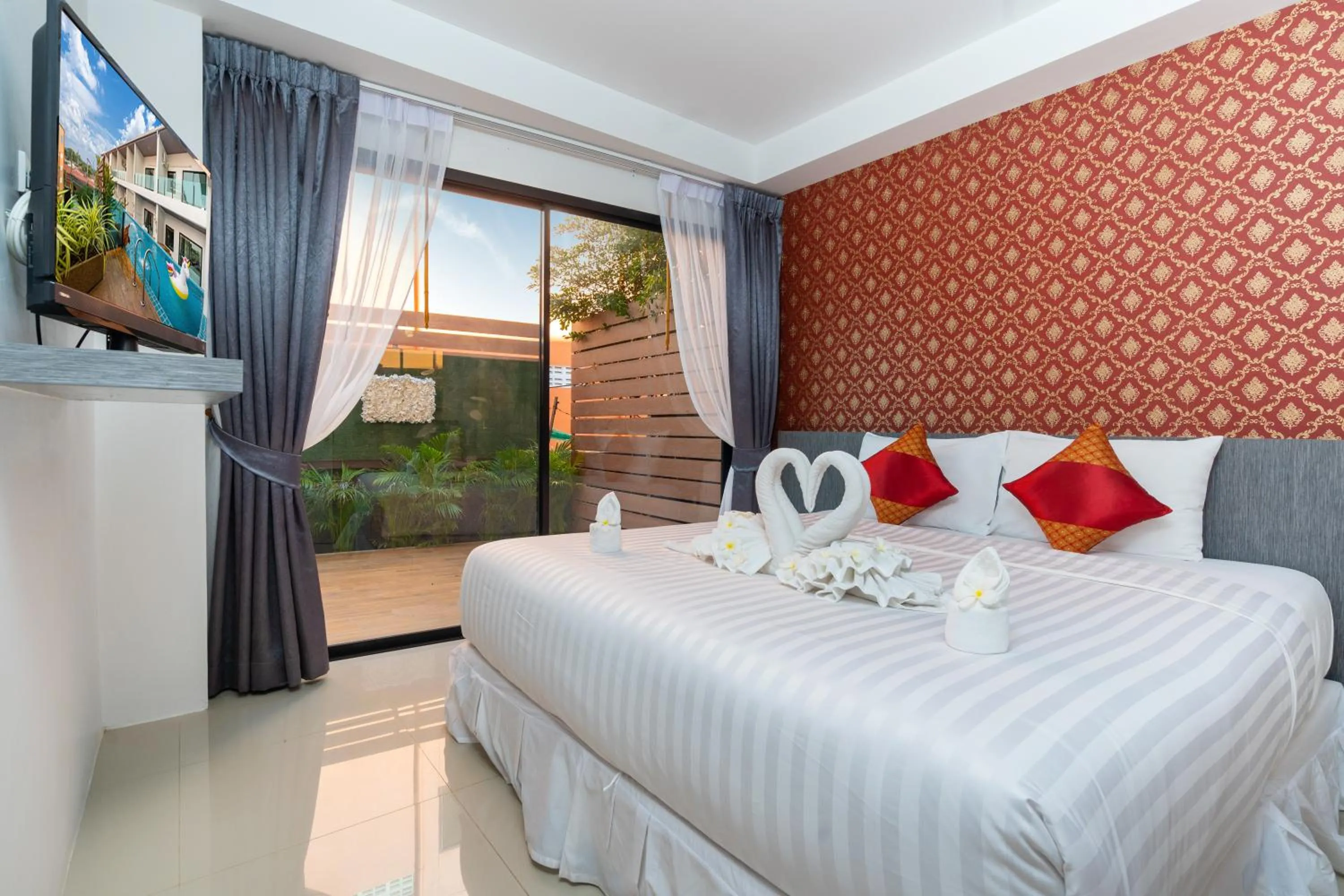 Bed in The Thames Pool Access Resort & Villa - SHA Extra Plus