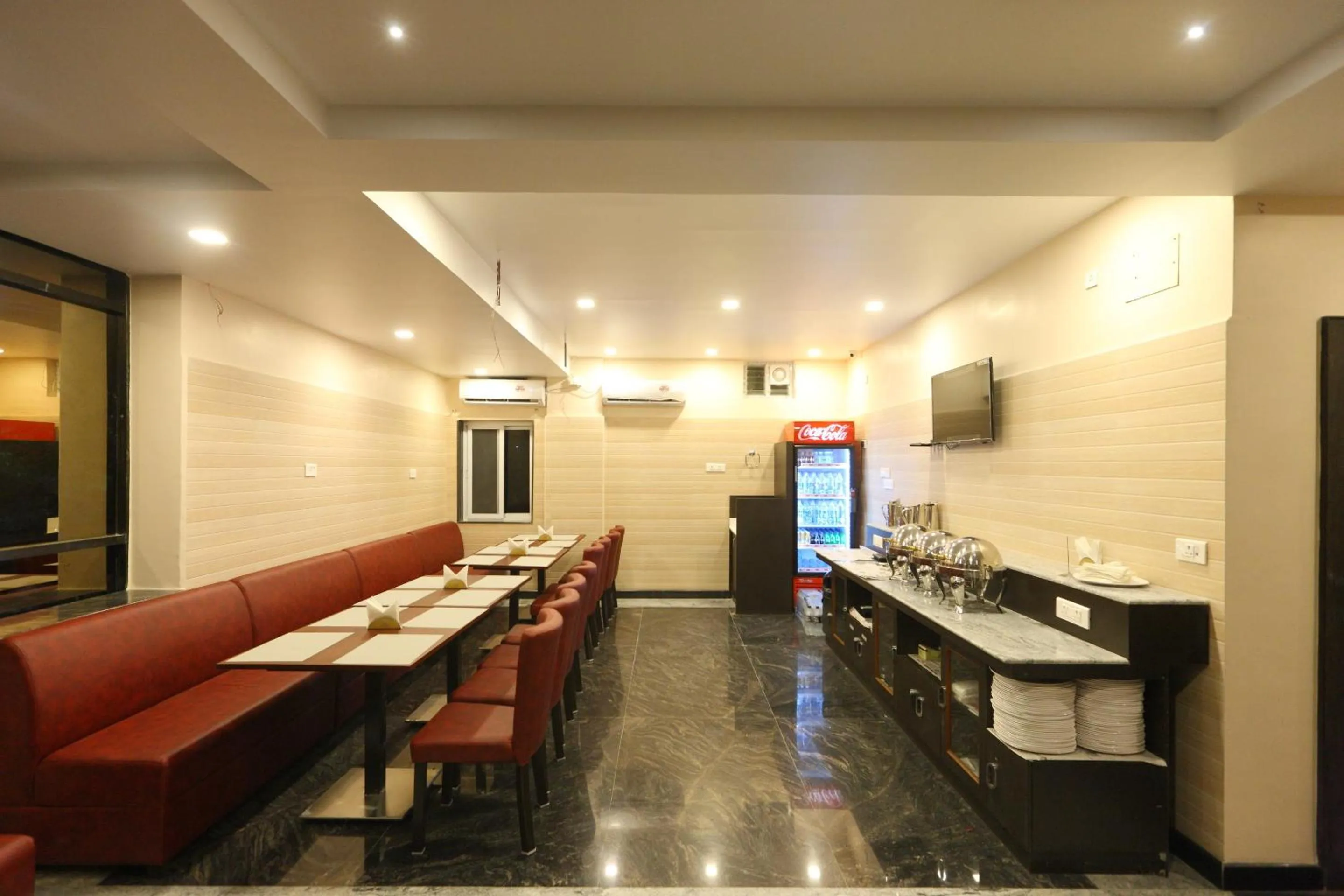 Restaurant/places to eat in Hotel Ramcharan Residency, Tirupati