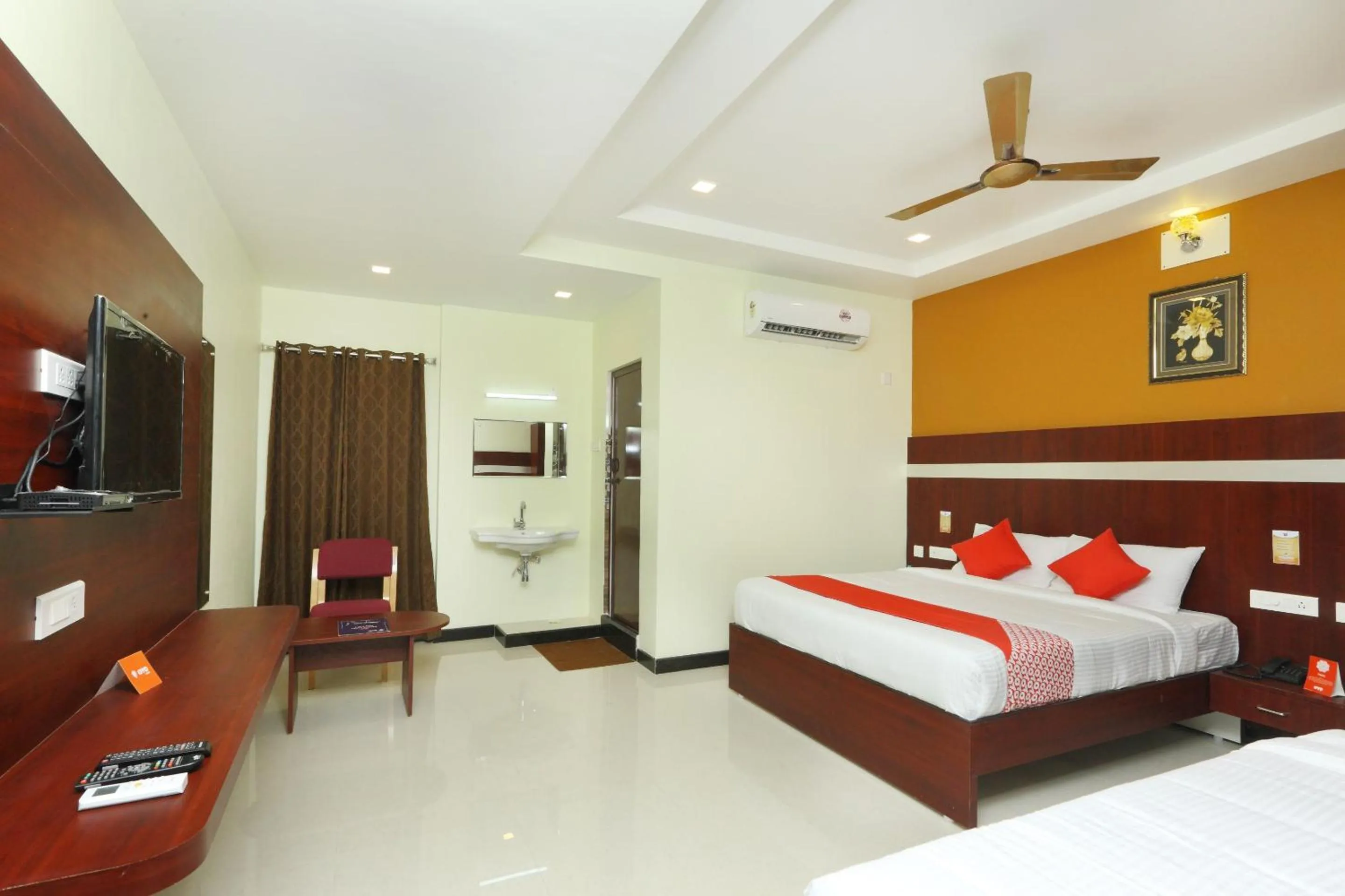 Bedroom, Bed in Hotel Ramcharan Residency, Tirupati