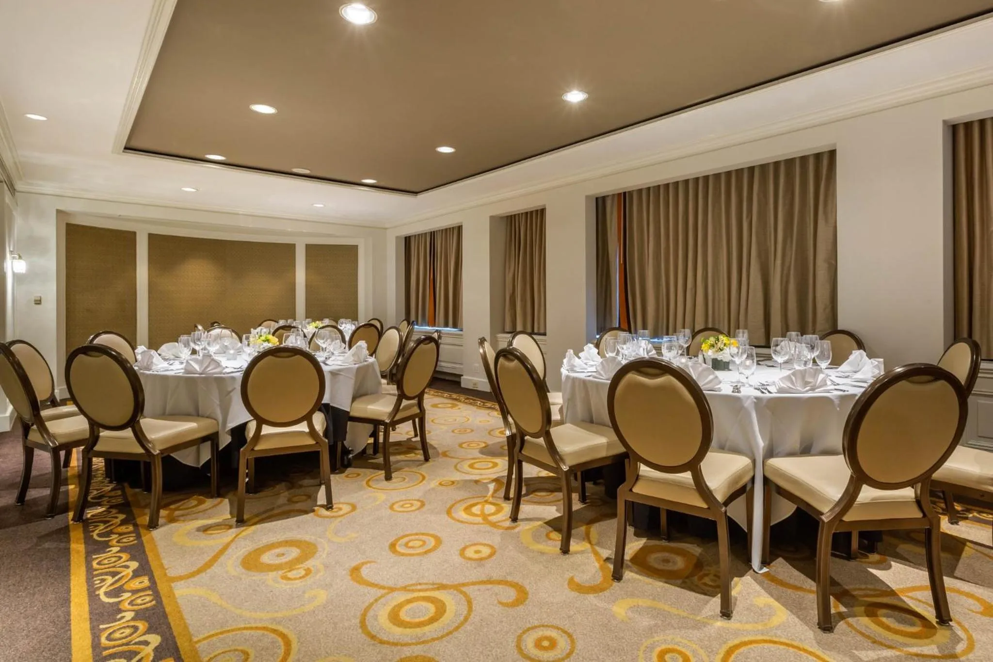 Facade/entrance in Omni Berkshire Place