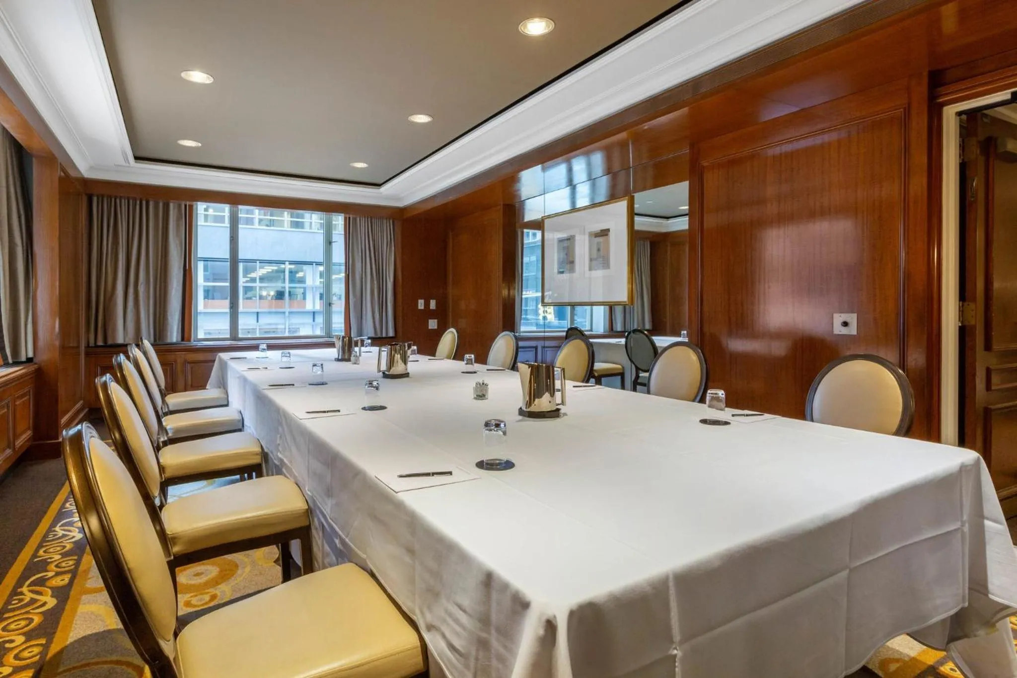 Facade/entrance in Omni Berkshire Place