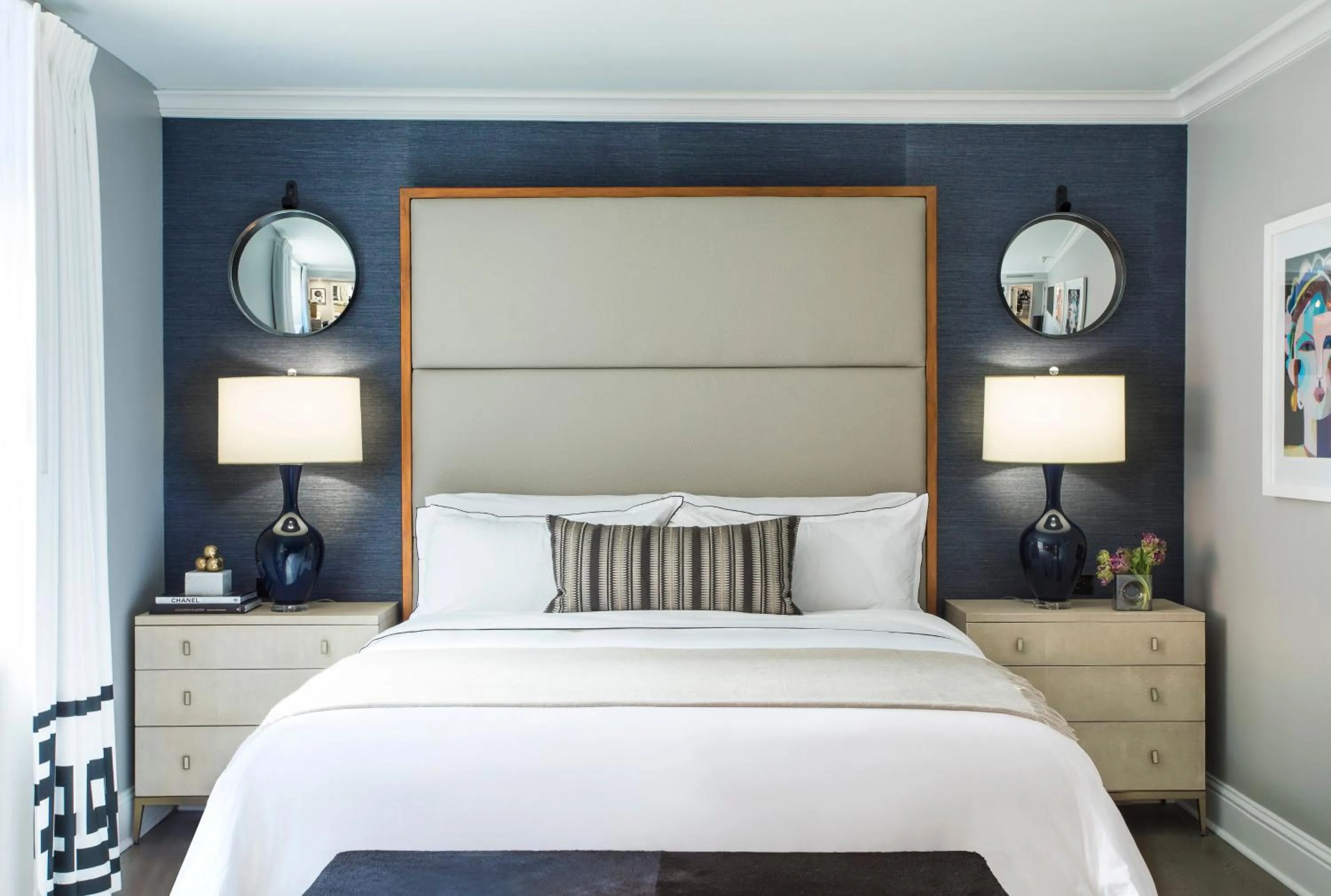 Photo of the whole room, Bed in Omni Berkshire Place