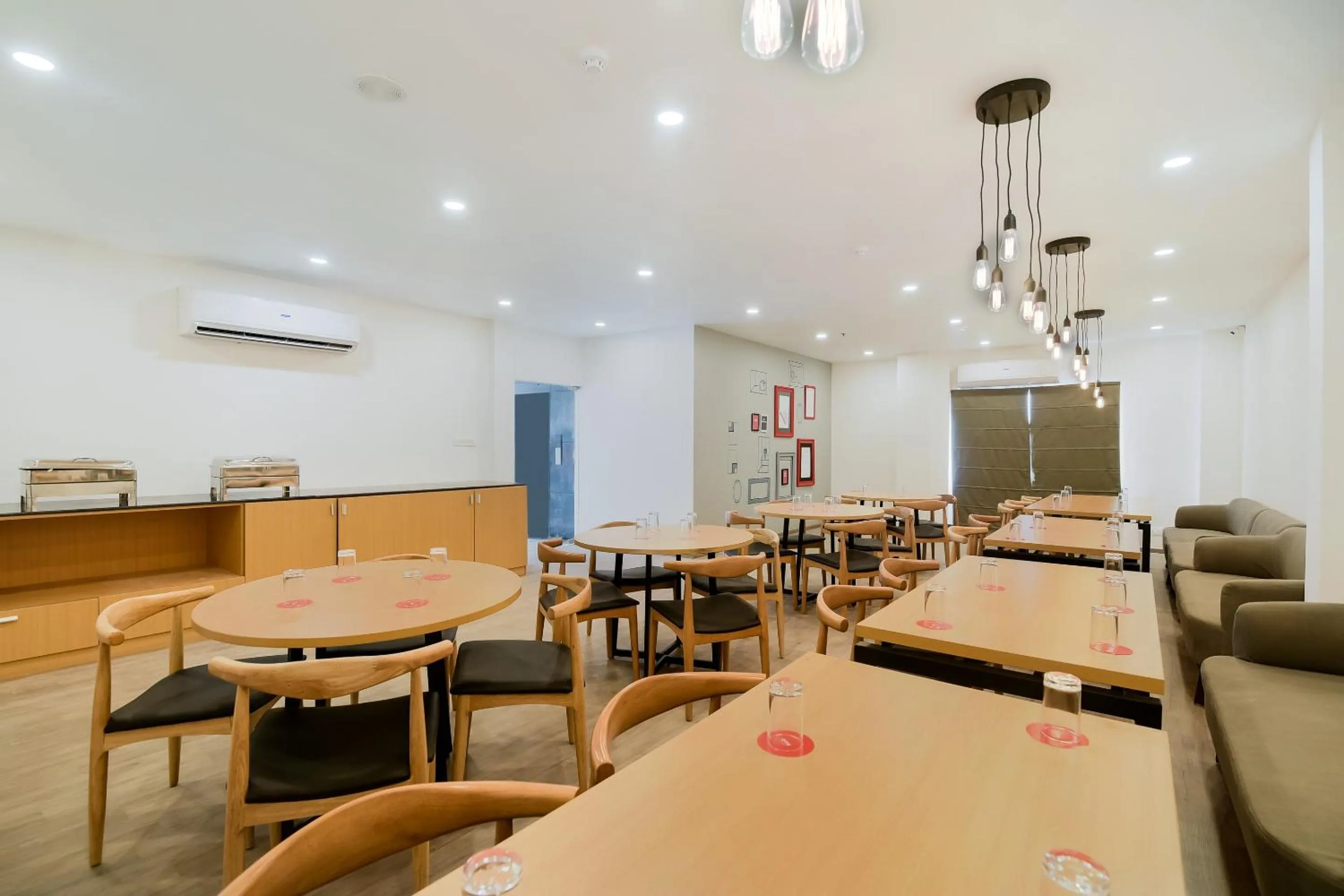 Restaurant/places to eat in Townhouse The Awadh Airport Near Chaudhary Charan Singh International Airport