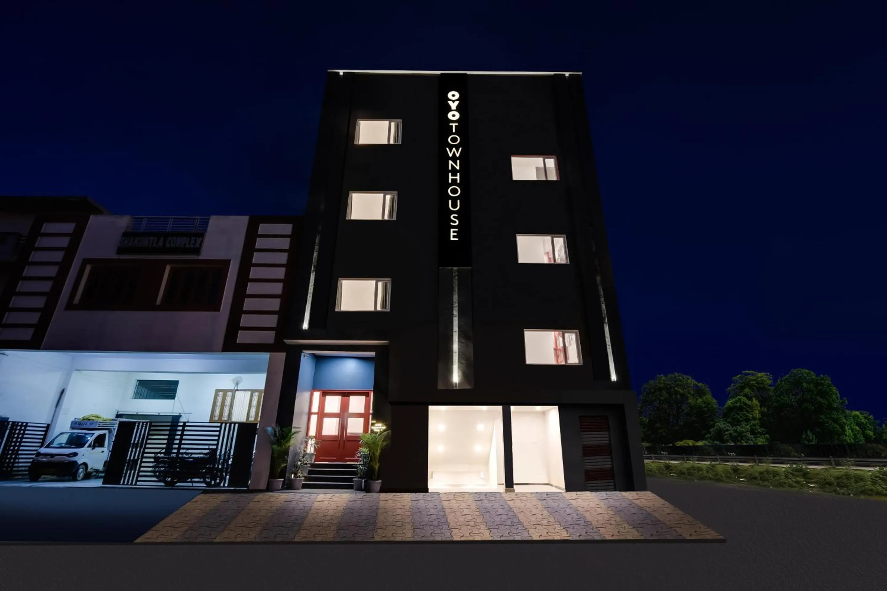 Facade/entrance in Townhouse The Awadh Airport