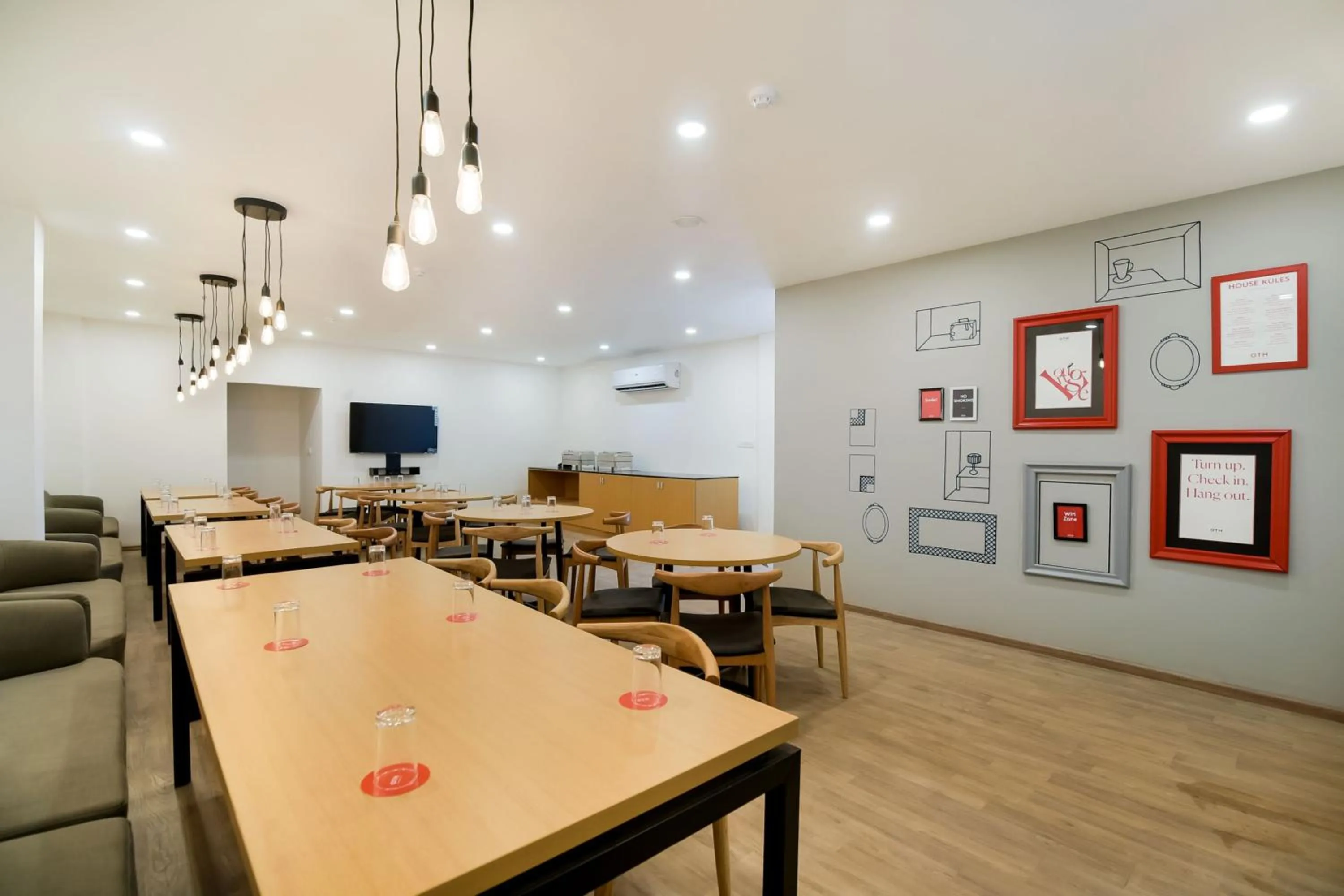 Restaurant/places to eat in Townhouse The Awadh Airport Near Chaudhary Charan Singh International Airport