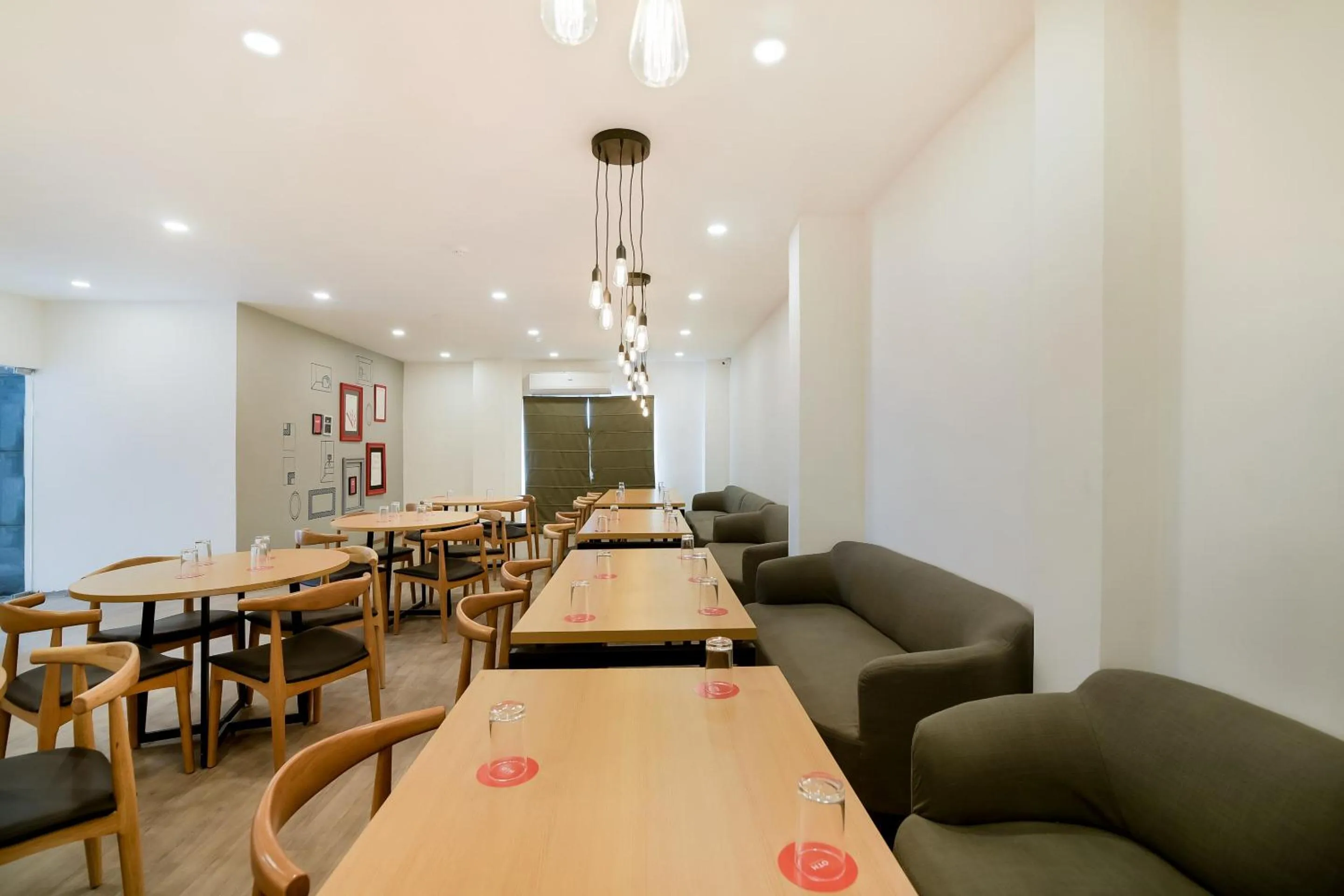 Restaurant/places to eat in Townhouse The Awadh Airport Near Chaudhary Charan Singh International Airport