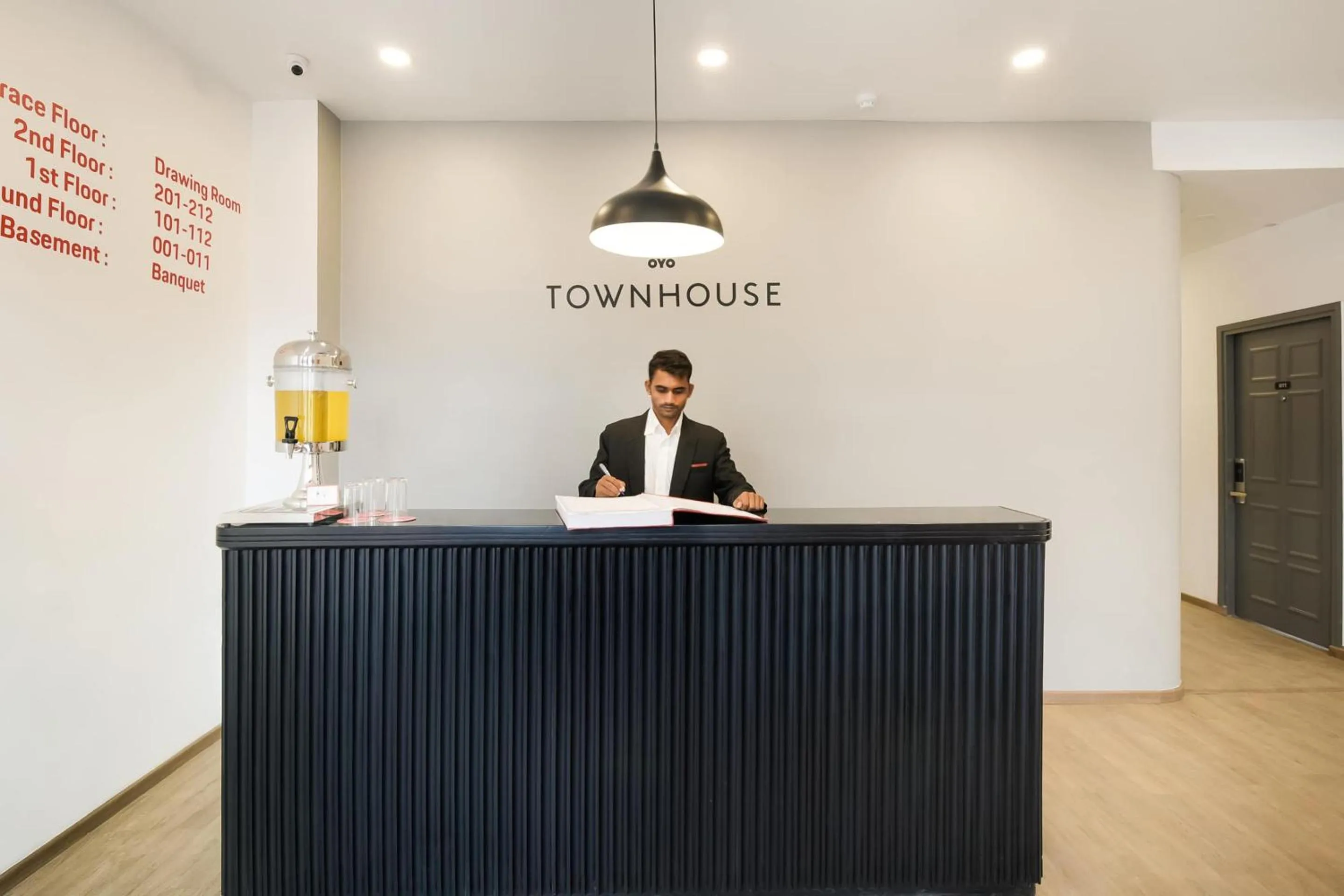 Lobby or reception in Townhouse The Awadh Airport Near Chaudhary Charan Singh International Airport