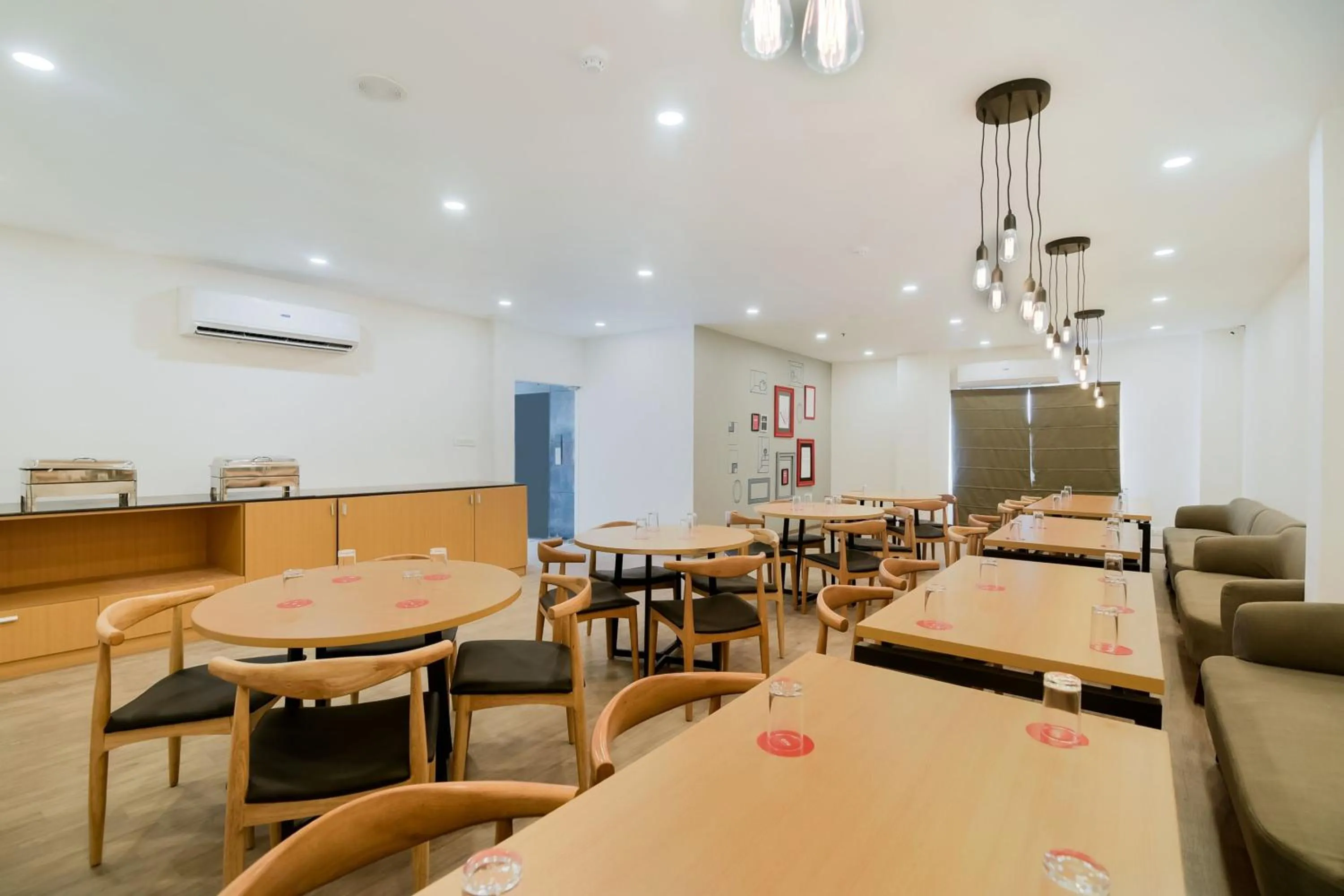 Restaurant/places to eat in Townhouse The Awadh Airport Near Chaudhary Charan Singh International Airport