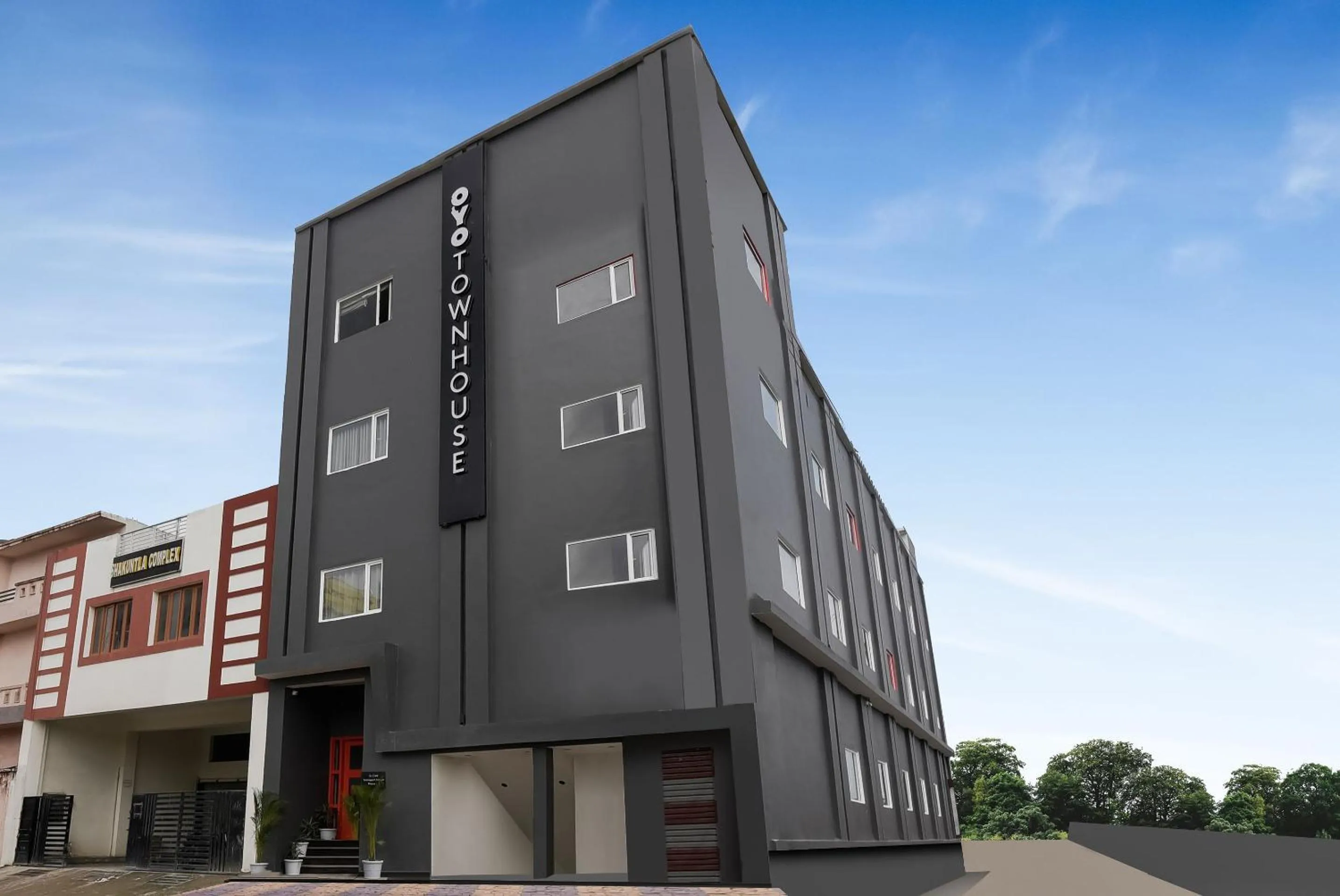 Facade/entrance in Townhouse The Awadh Airport Near Chaudhary Charan Singh International Airport