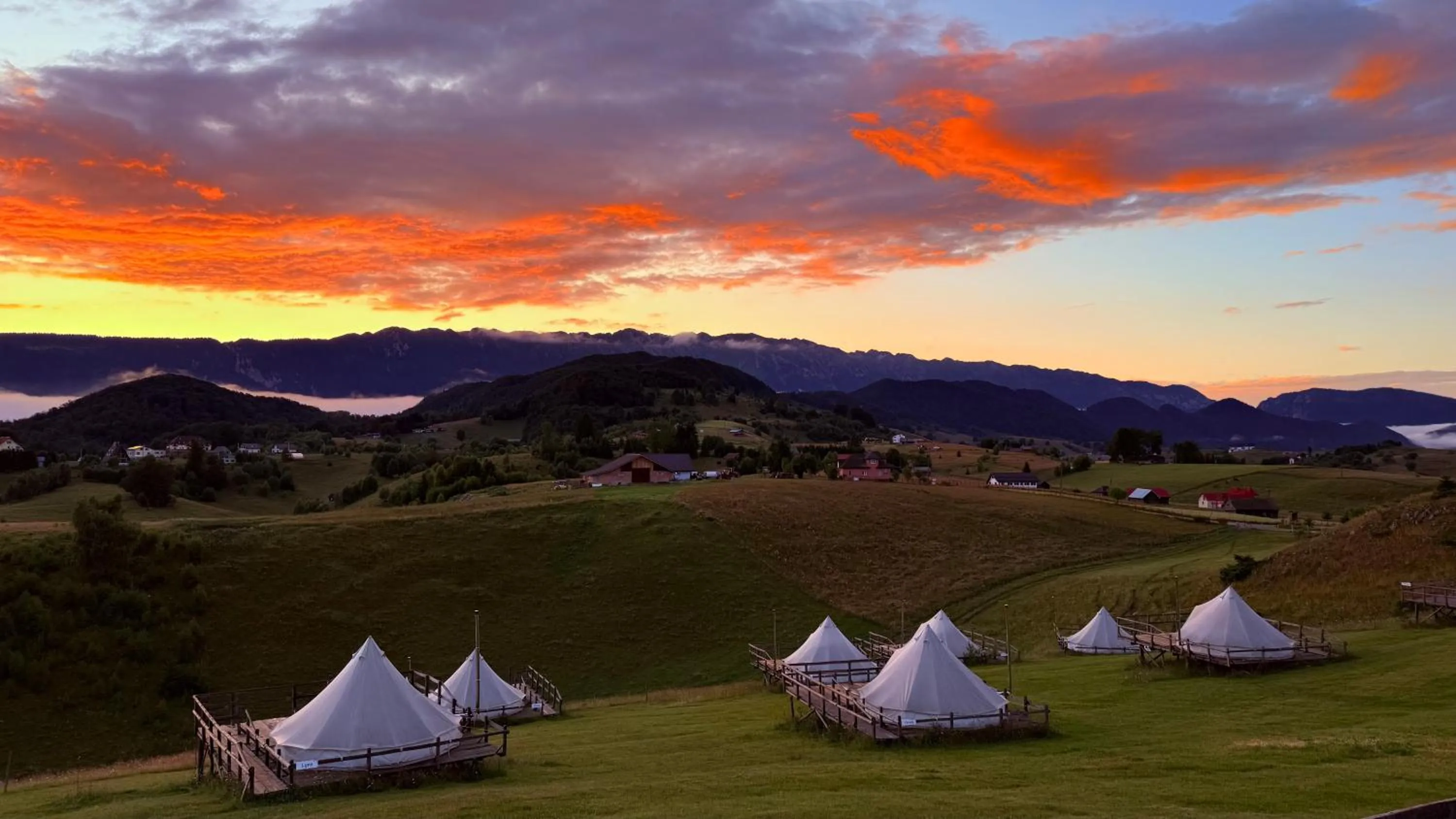 Ursa Mica Glamping Resort