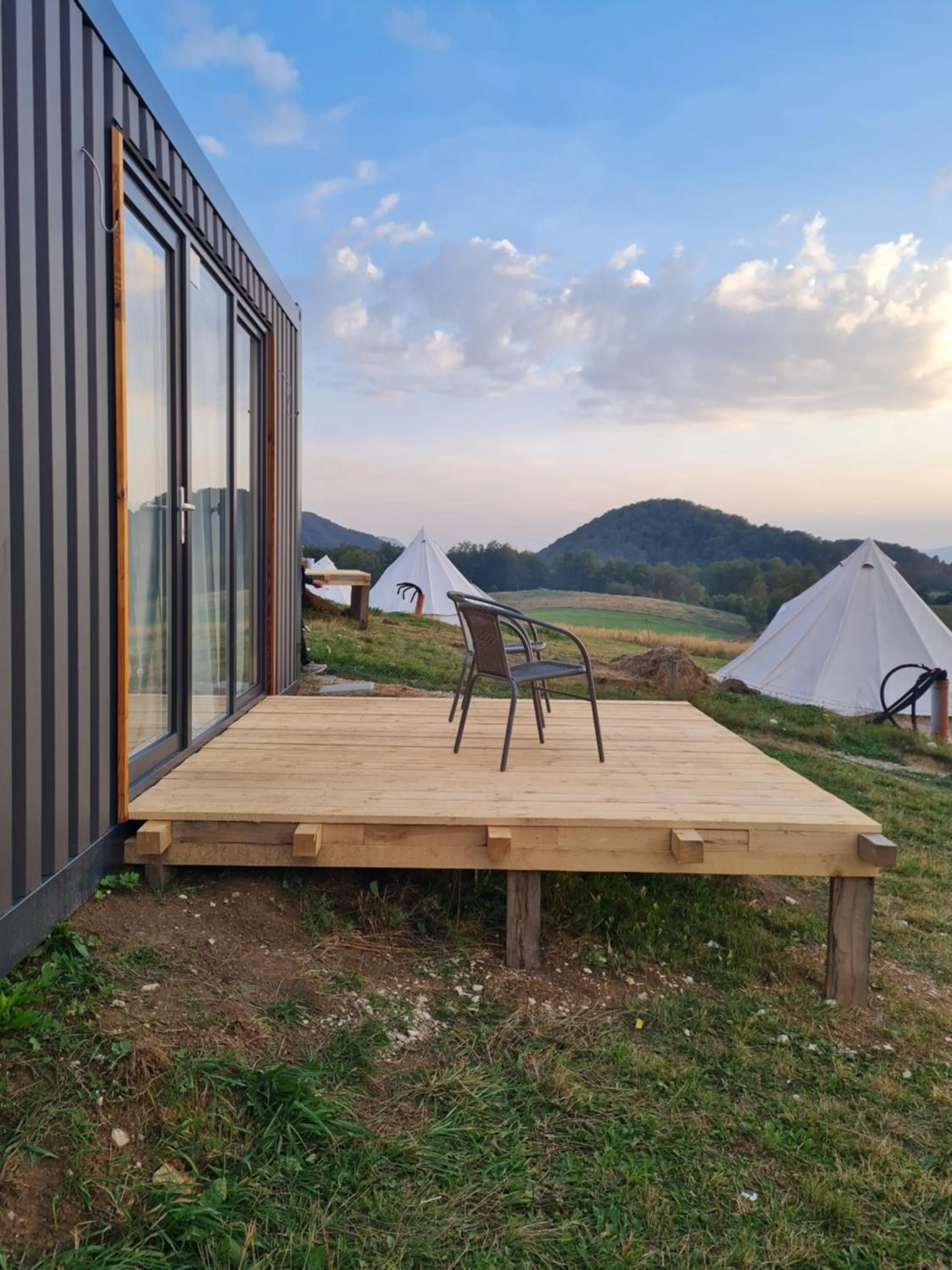 Patio in Ursa Mica Glamping Resort