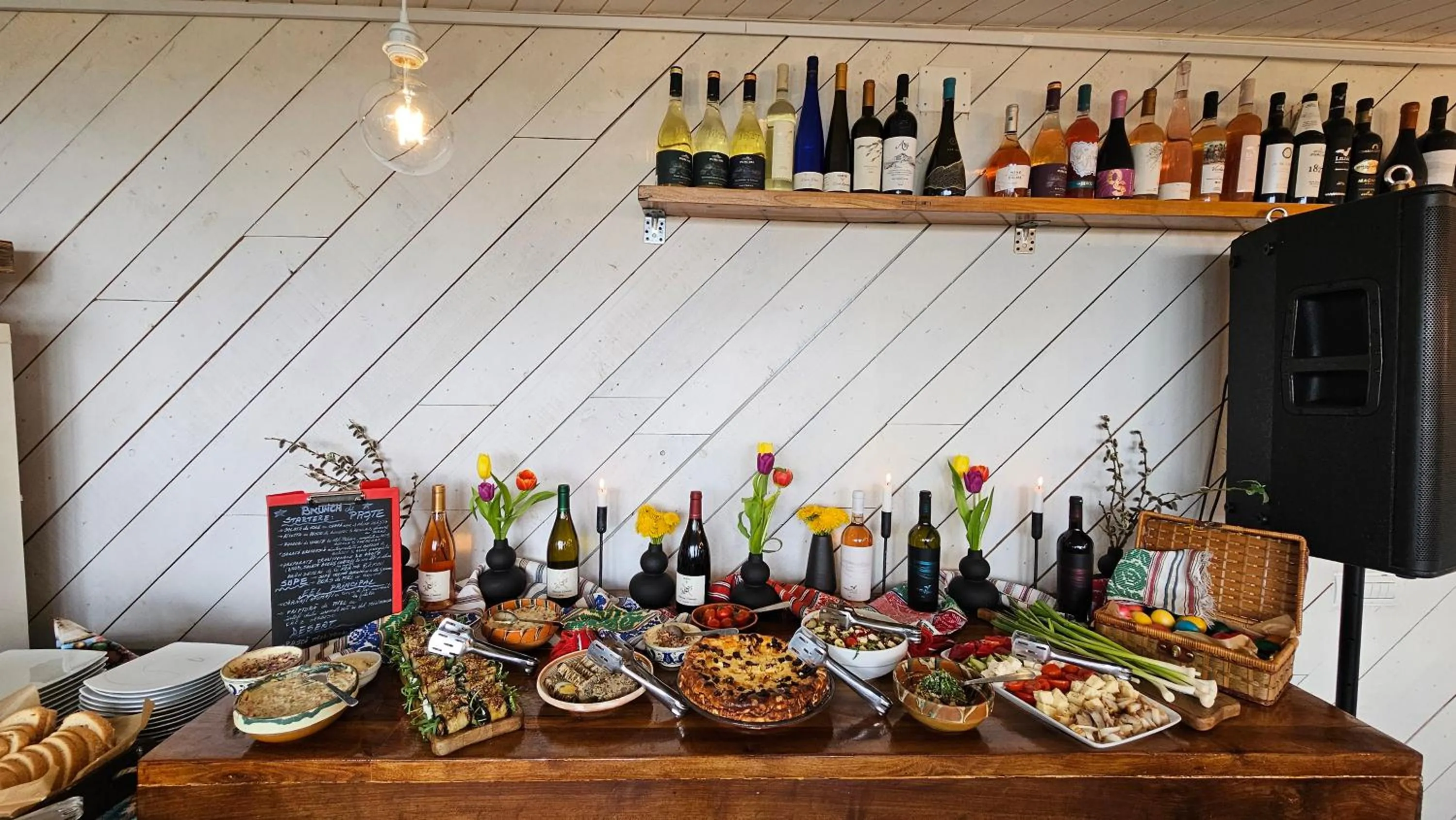 Restaurant/places to eat in Ursa Mica Glamping Resort