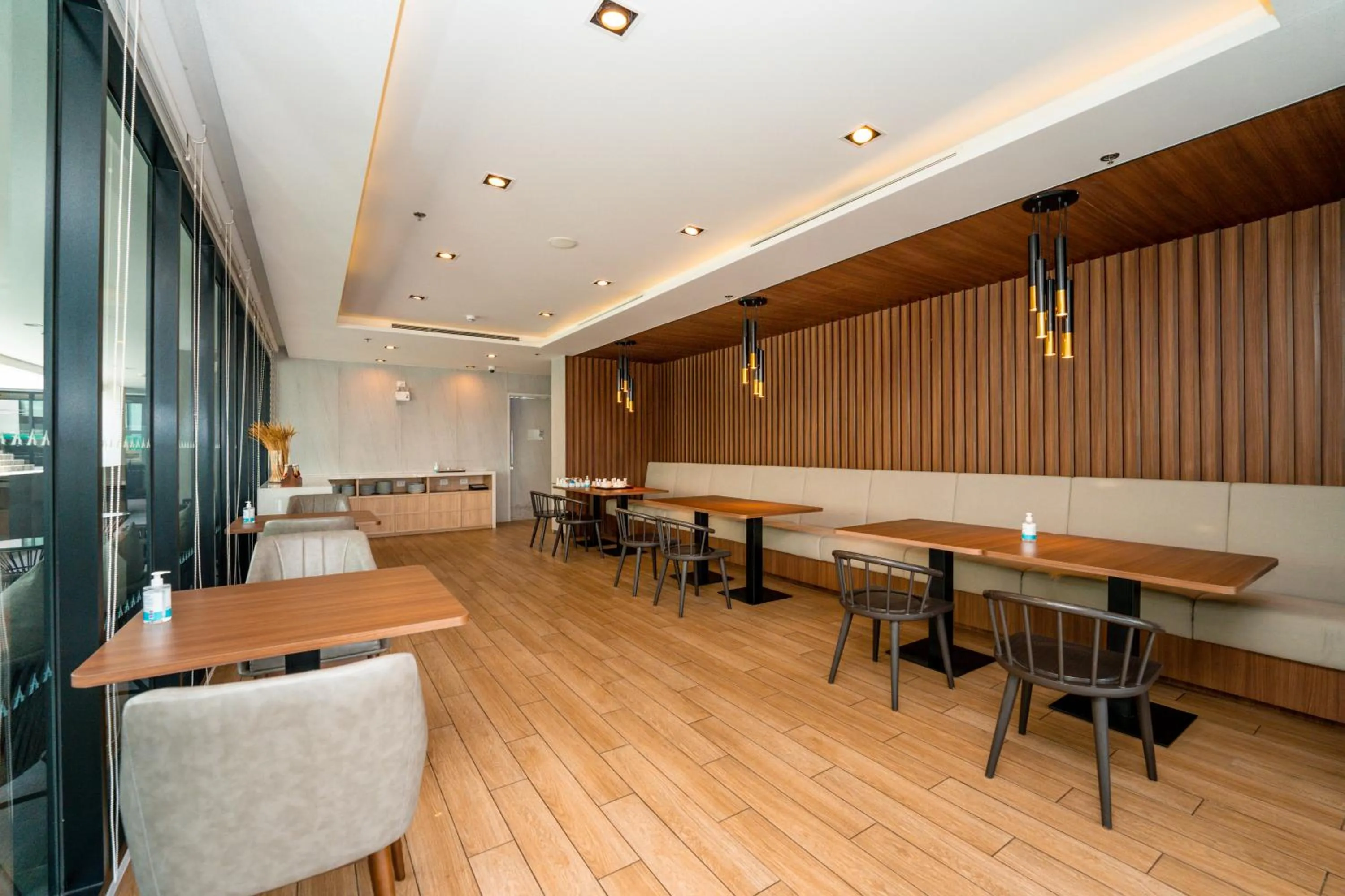 Restaurant/places to eat in Amanta Hotel & Residence Sathorn