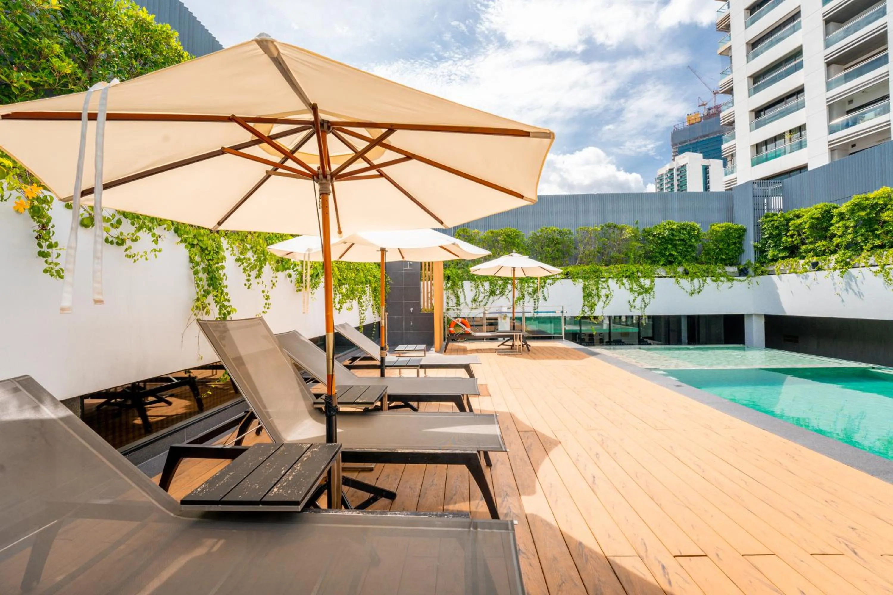 Swimming pool in Amanta Hotel & Residence Sathorn