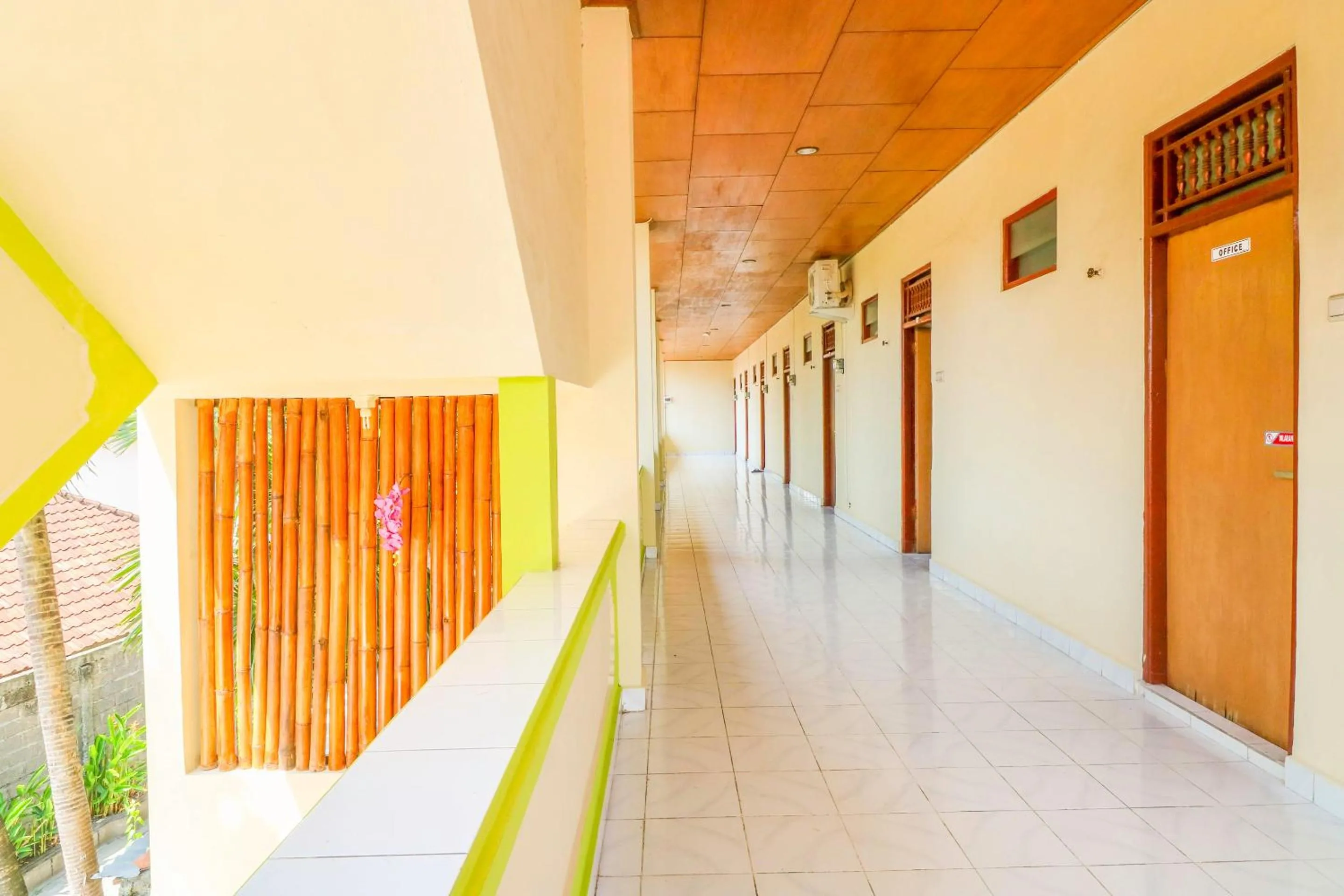 Lobby or reception in Hotel O Nan Berlian Inn