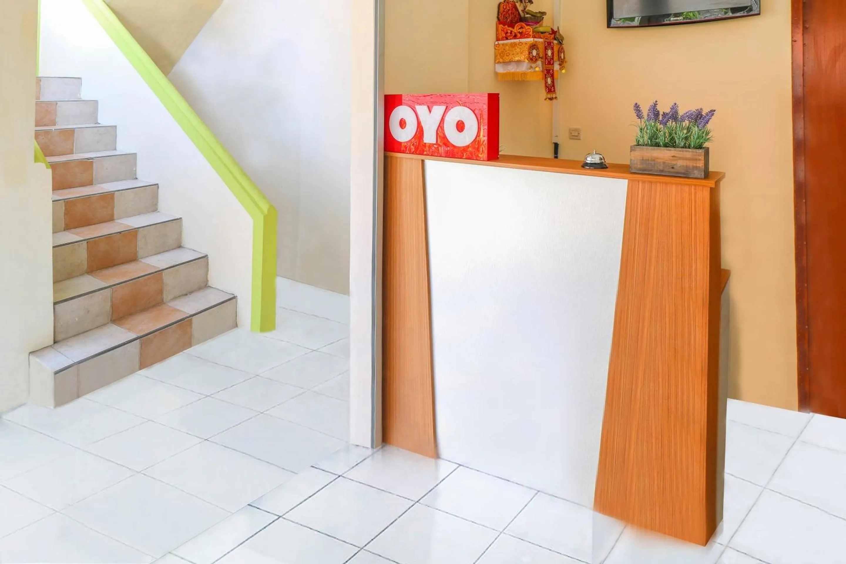 Lobby or reception in Hotel O Nan Berlian Inn