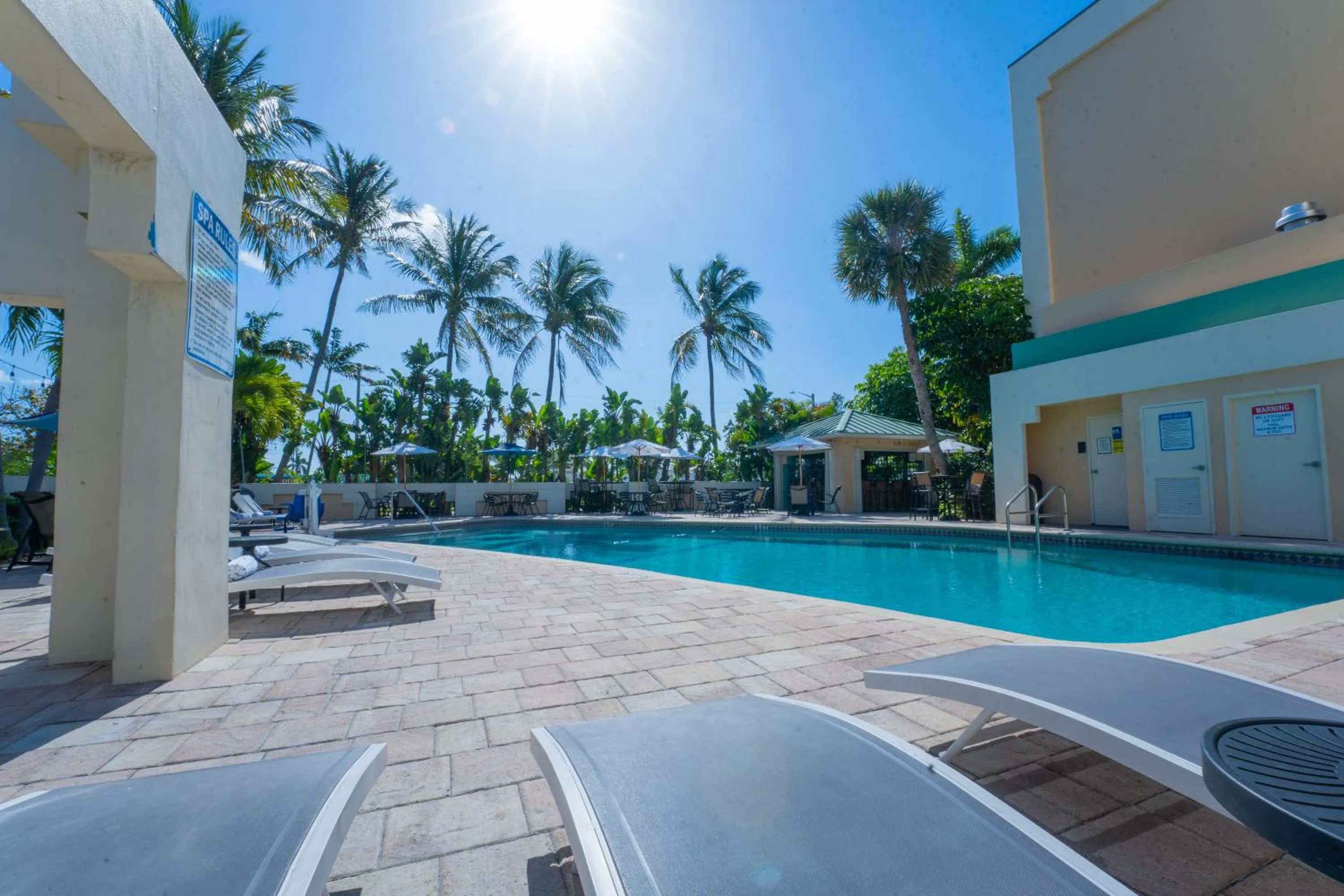 Swimming pool in Boca Plaza
