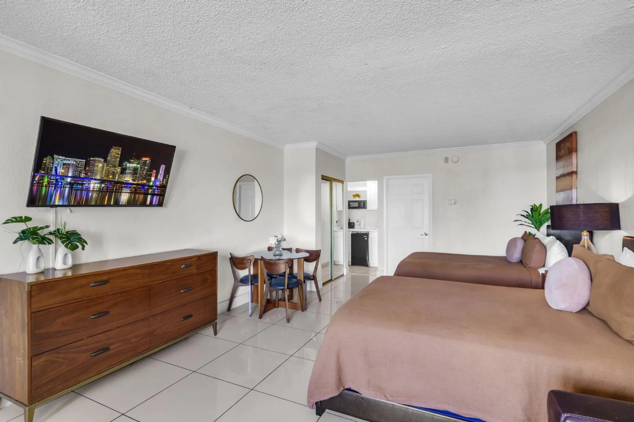 Photo of the whole room, Bed in Boca Plaza