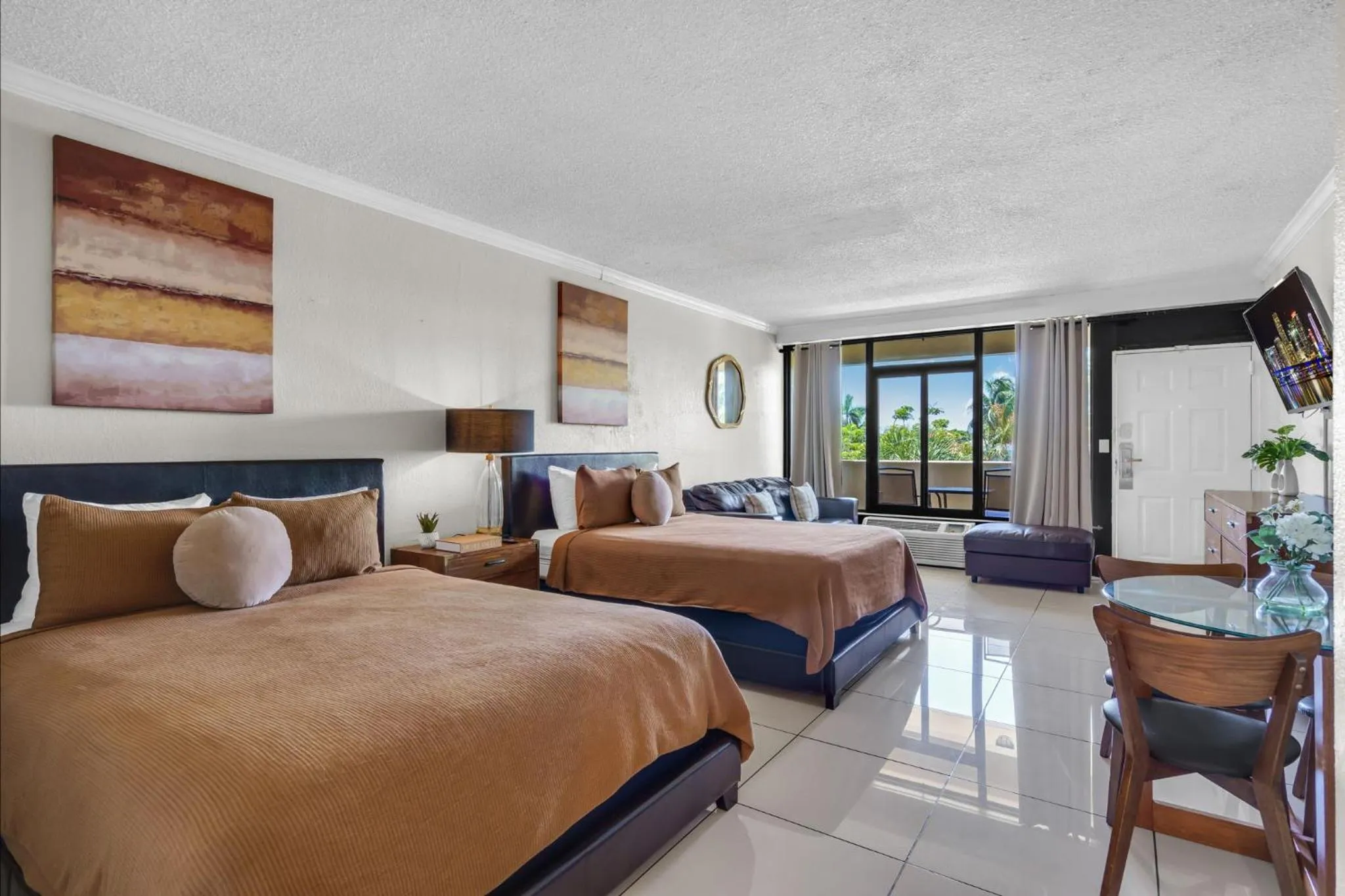 Photo of the whole room, Bed in Boca Plaza