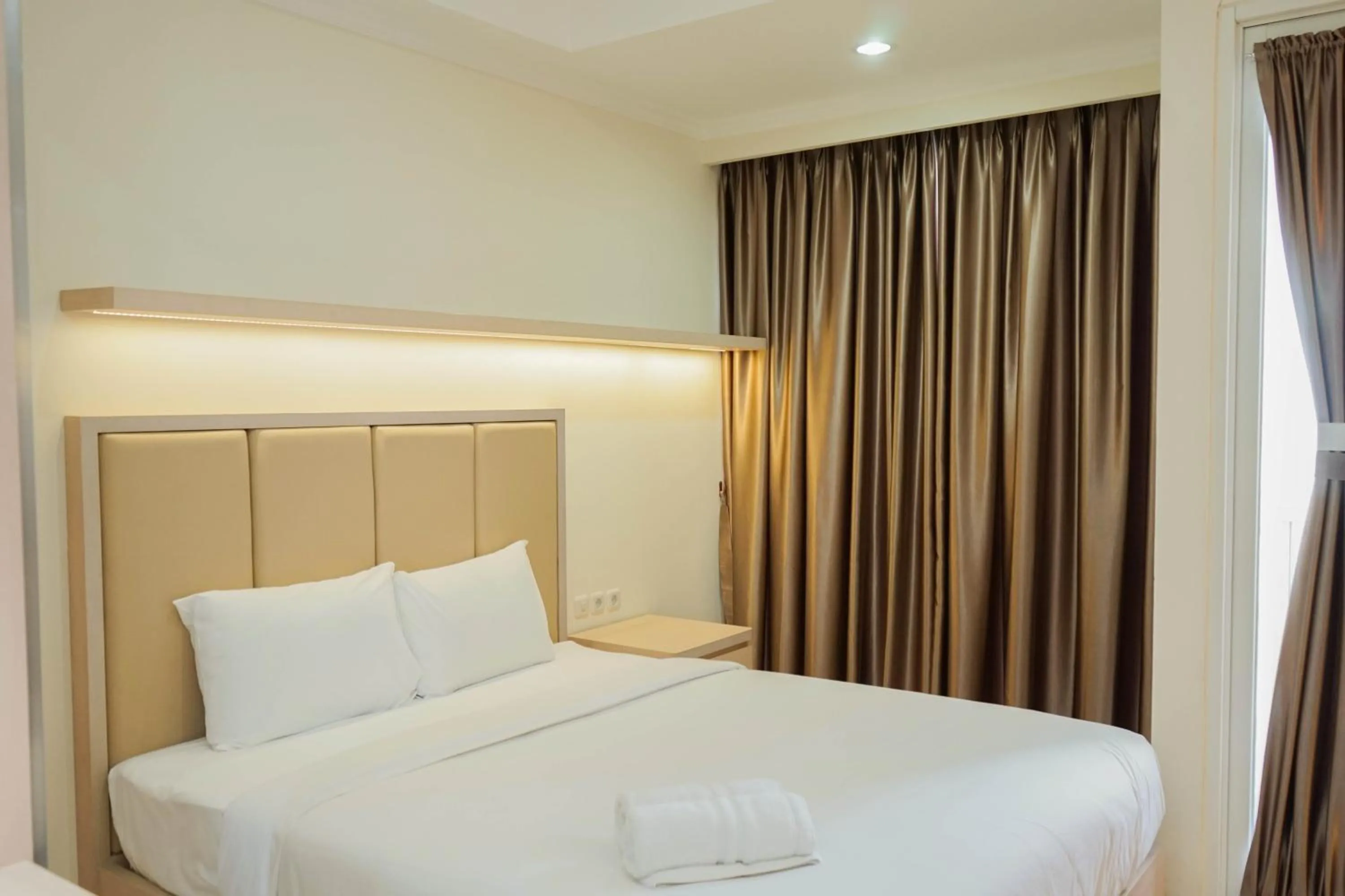 Bed in Comfy Studio Apartment at Menteng Park By Travelio