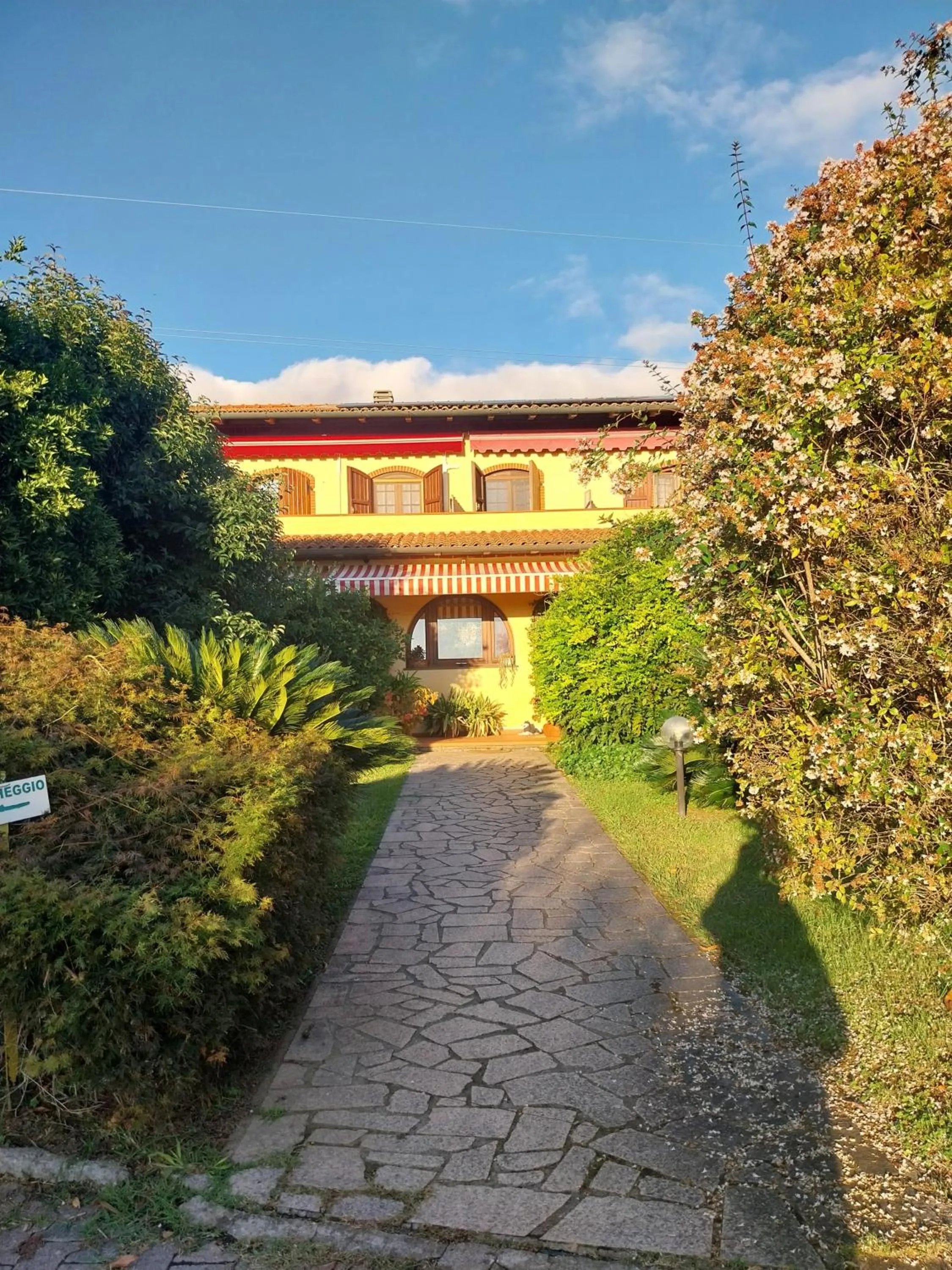 Property building in La Casa Gialla A MONTIGNOSO